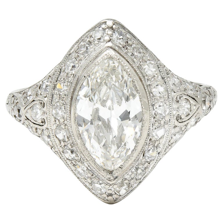 Art Deco 1,73 Karat ovaler Diamant Platin Cluster Alternative Verlobungsring  im Angebot bei 1stDibs