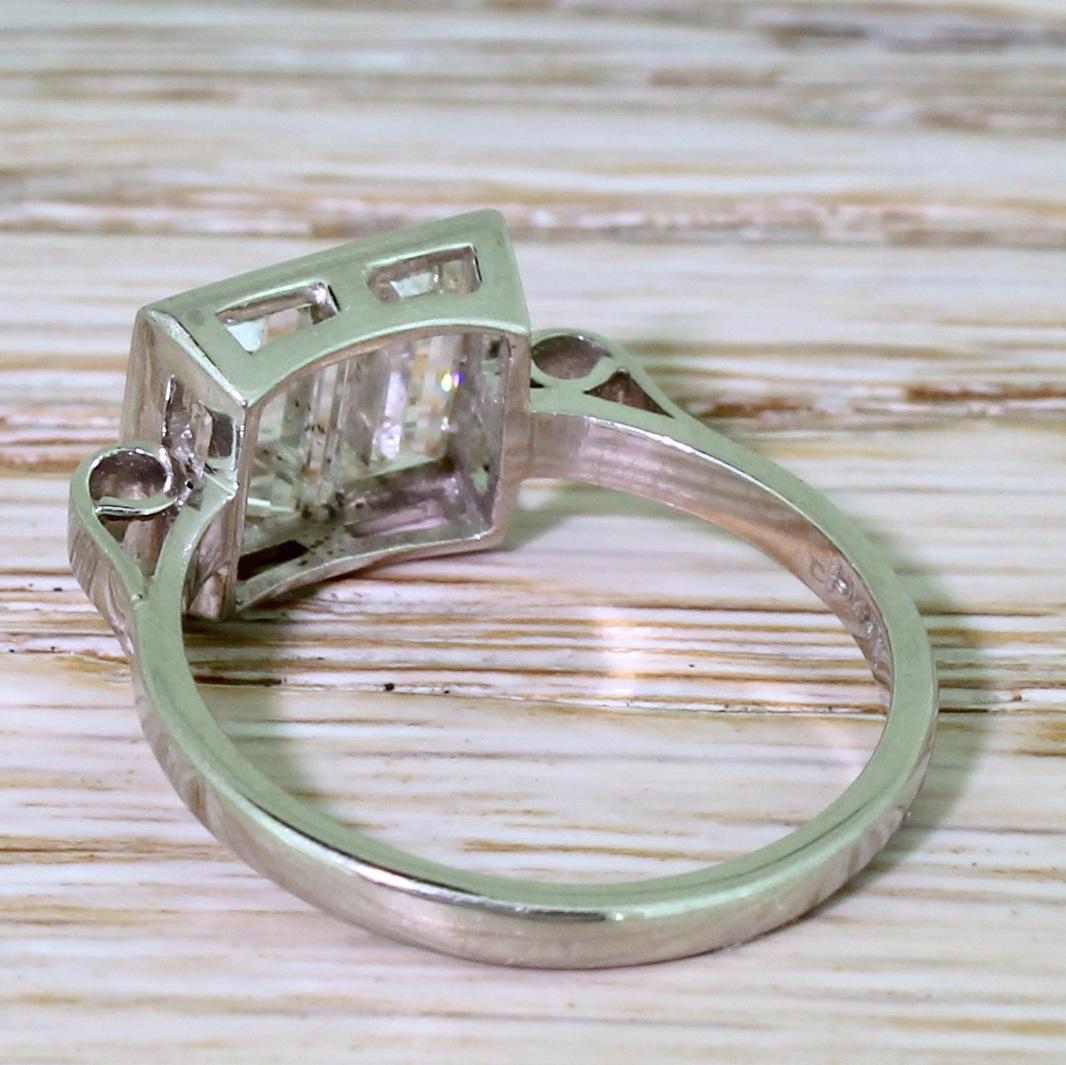 Art Deco 1.75 Carat Baguette Cut Diamond Trilogy Ring In New Condition In Essex, GB