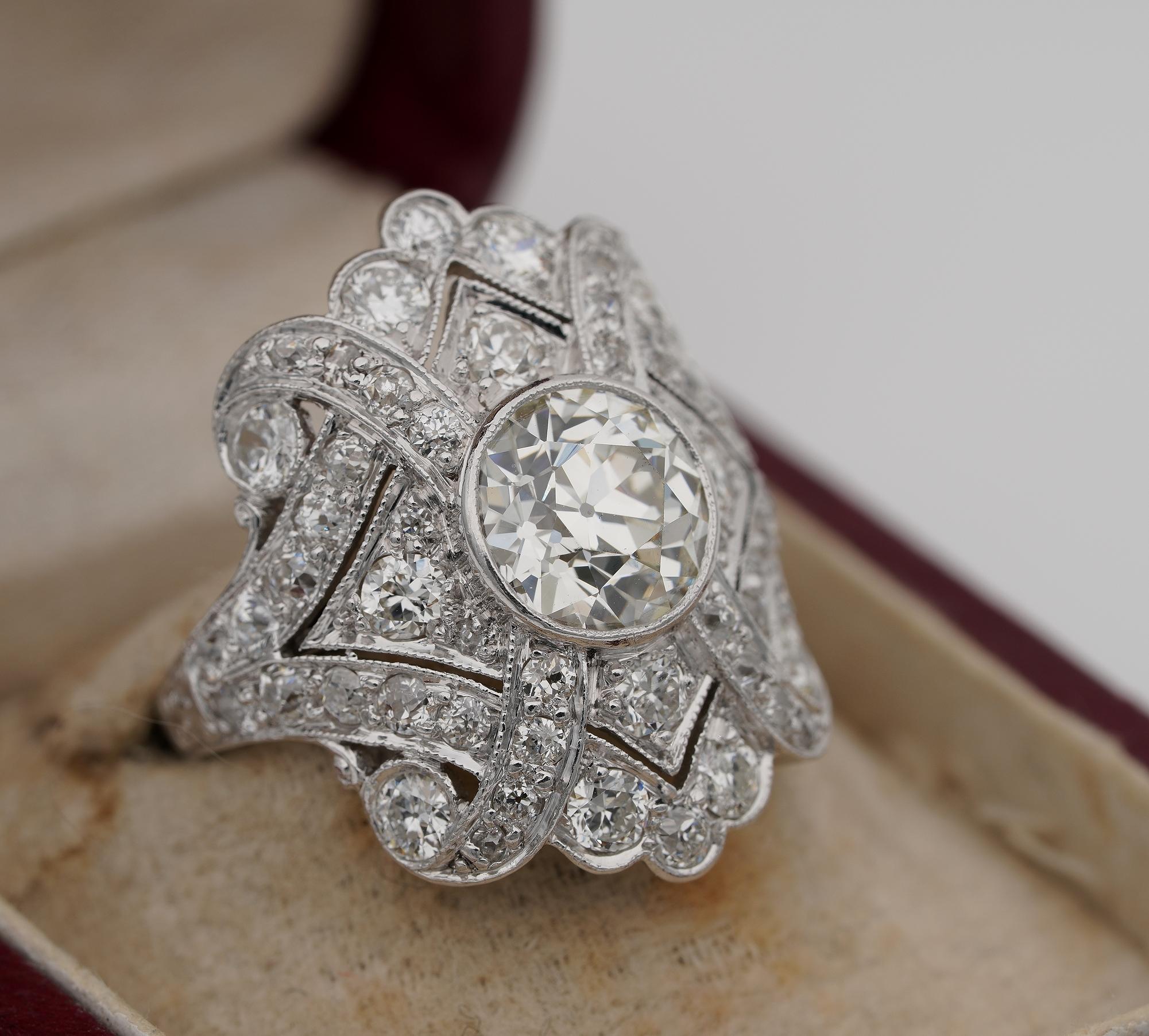 Platin-Platin-Plakette-Ring, Art déco, 1,75 Karat Diamant Plus 2,20 Karat im Zustand „Gut“ im Angebot in Napoli, IT