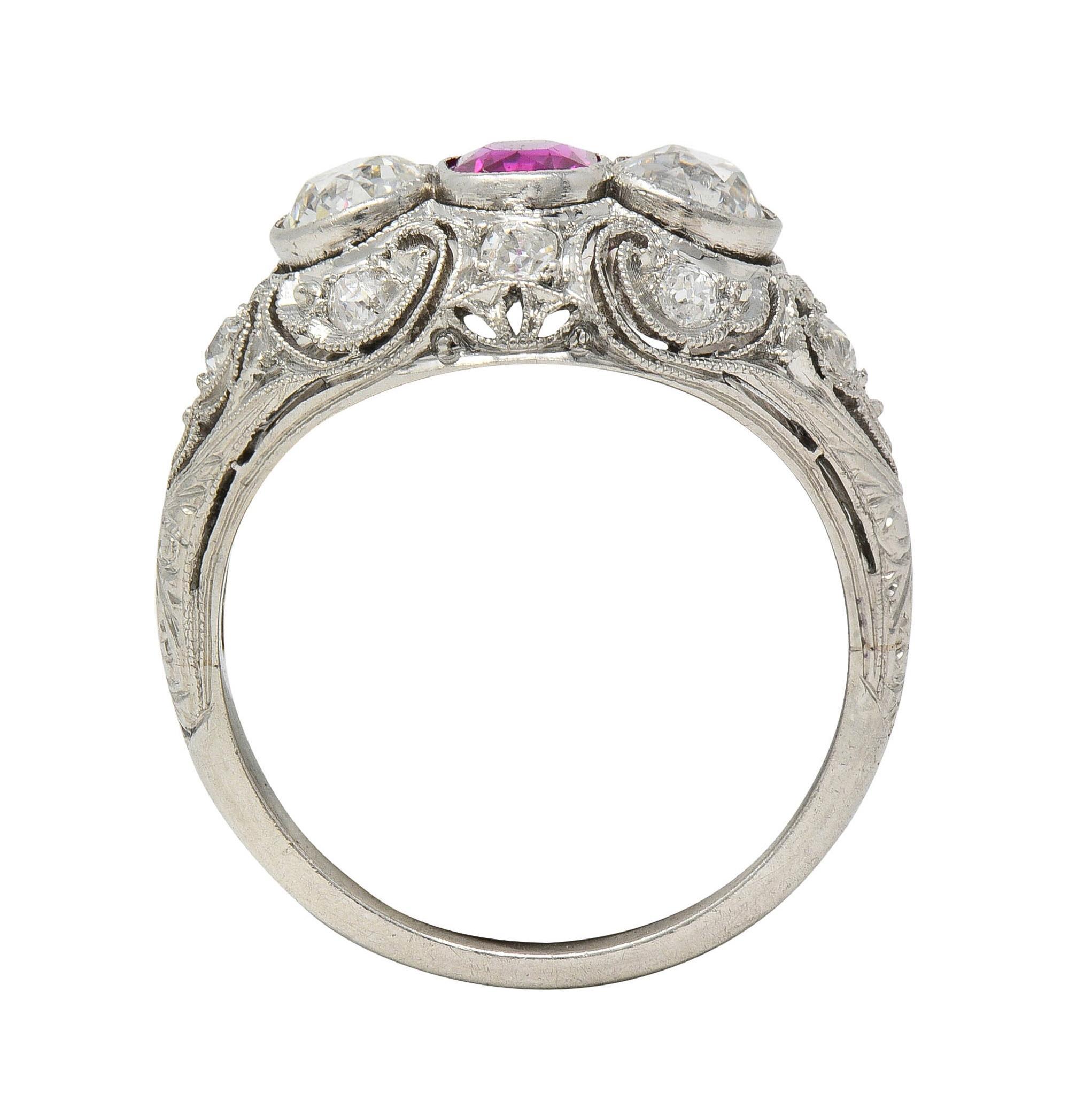 Art Decó 1,75 CTW Sin Calor Rubí de Birmania Diamante Platino Anillo Bombé Vintage GIA en Excelente estado para la venta en Philadelphia, PA