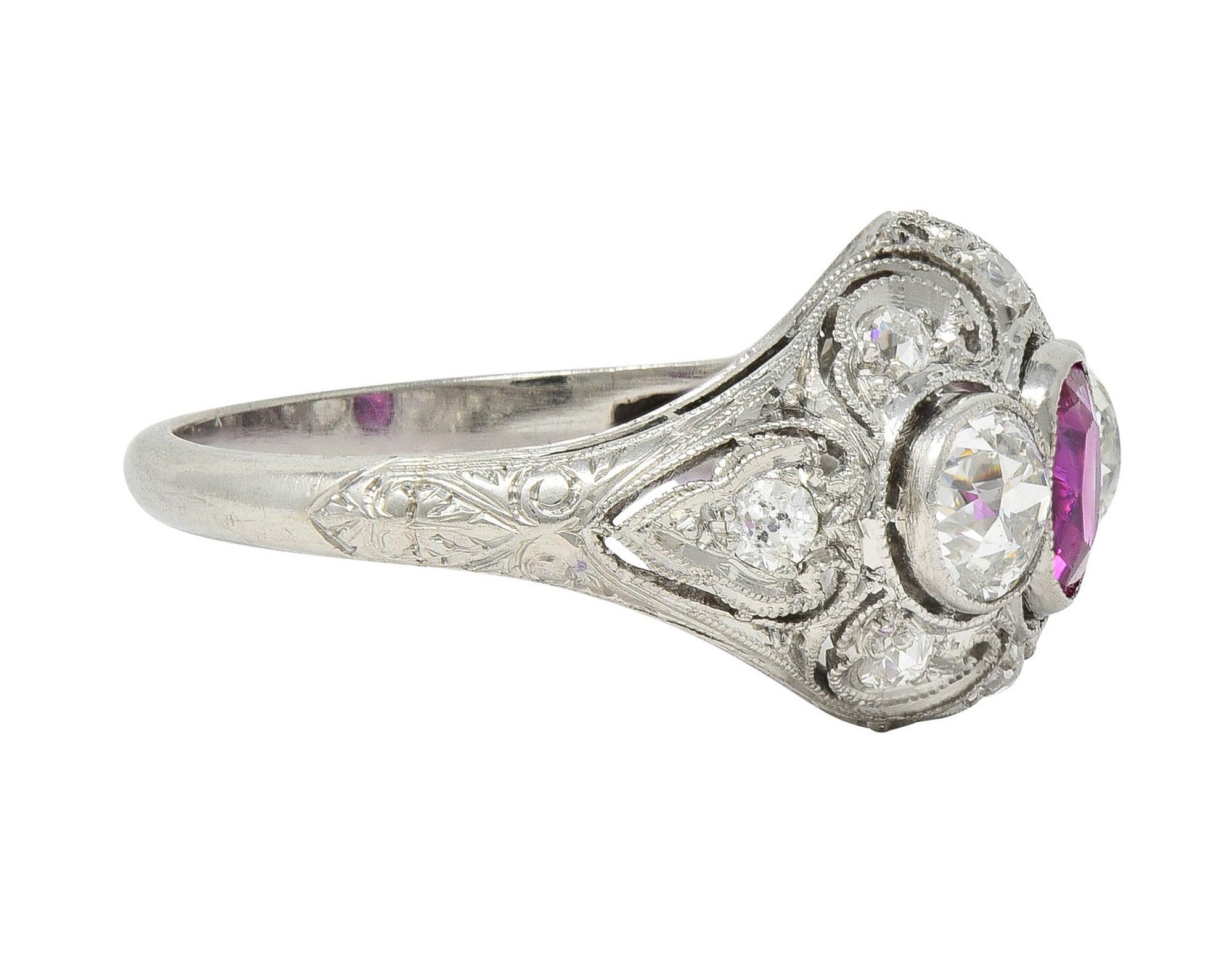 De las mujeres Art Decó 1,75 CTW Sin Calor Rubí de Birmania Diamante Platino Anillo Bombé Vintage GIA en venta
