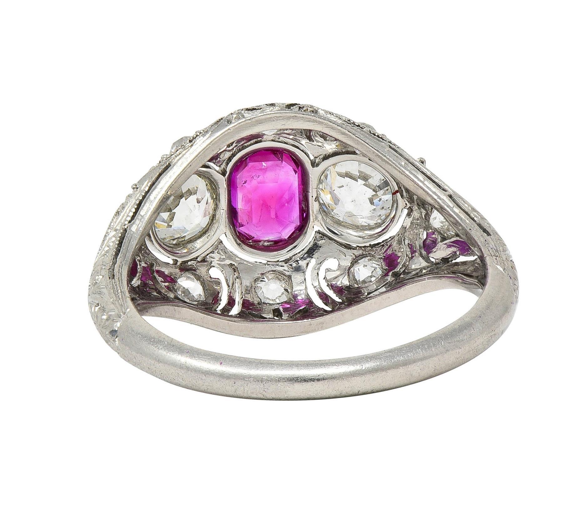 Art Decó 1,75 CTW Sin Calor Rubí de Birmania Diamante Platino Anillo Bombé Vintage GIA en venta 1