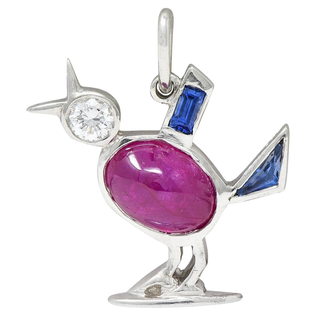 Art Decó 1.75 CTW Rubí Diamante Zafiro Platino Amuleto Pájaro