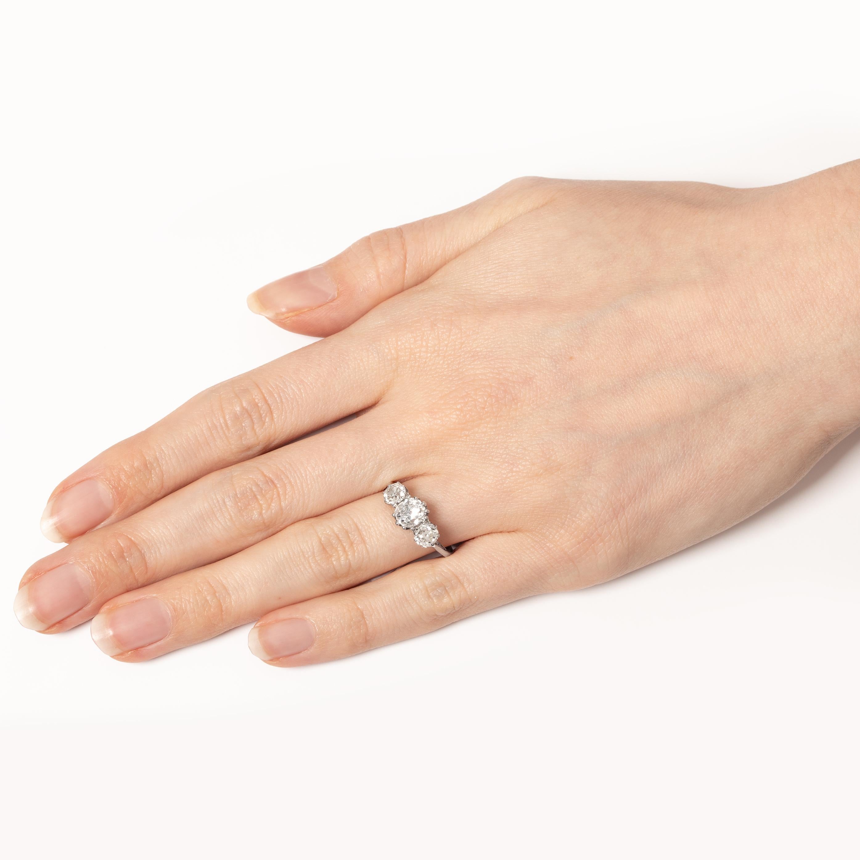 Women's Art Deco 1.25ct Diamond Trilogy Ring, c.1920s For Sale