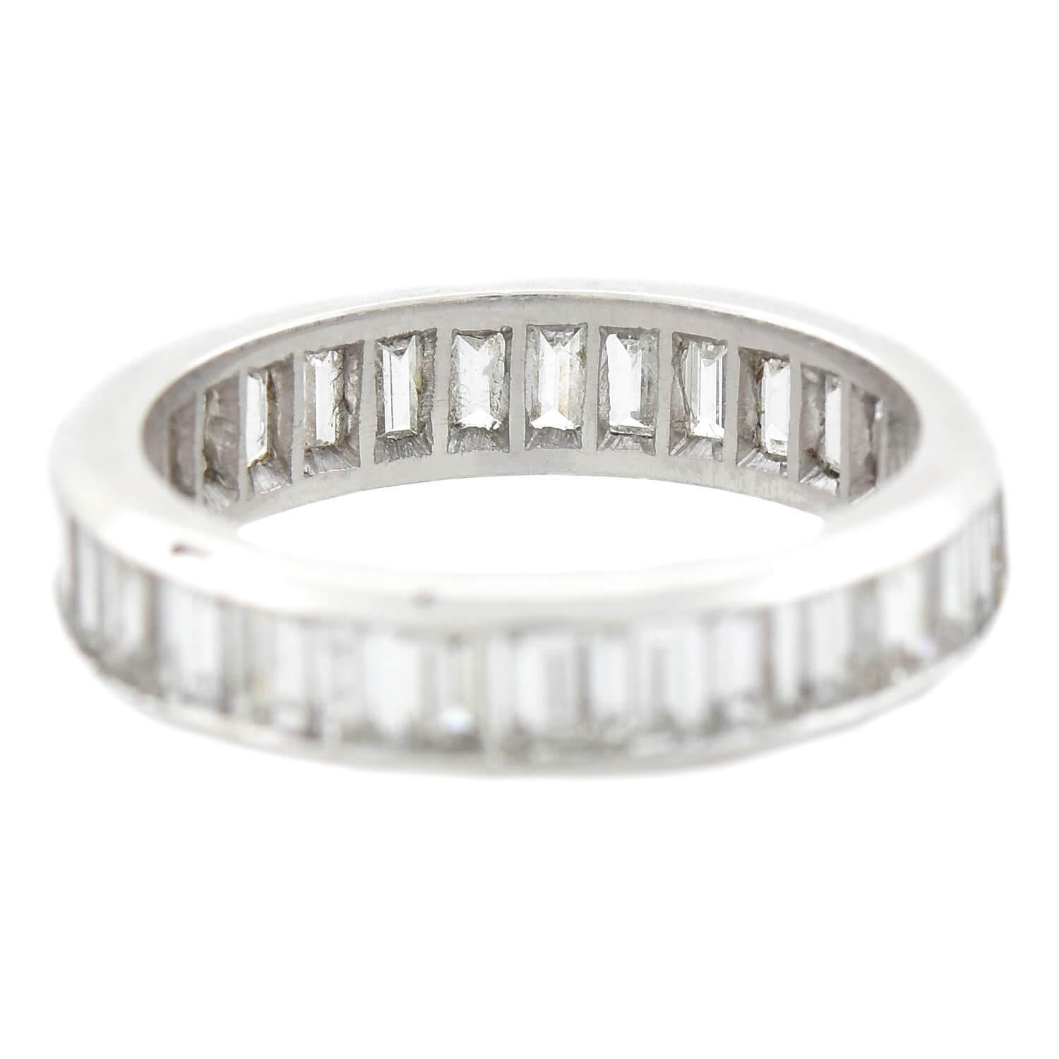 Eternity-Ring, Art déco, 1,75 Karat Baguette-Diamant, Art déco im Zustand „Gut“ in Narberth, PA