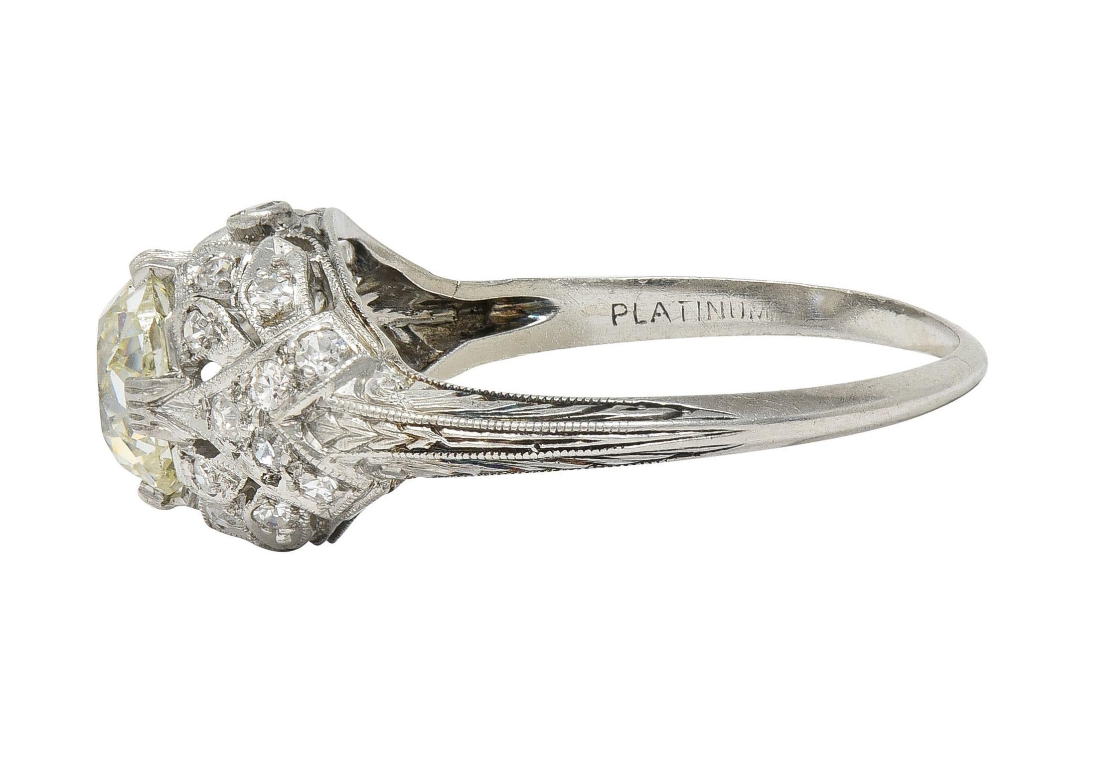 Art Deco 1.76 CTW Diamant Platin Foliate Bombé Vintage Verlobungsring für Damen oder Herren im Angebot