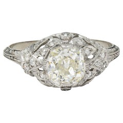 Art Deco 1.76 CTW Diamant Platin Foliate Bombé Vintage Verlobungsring