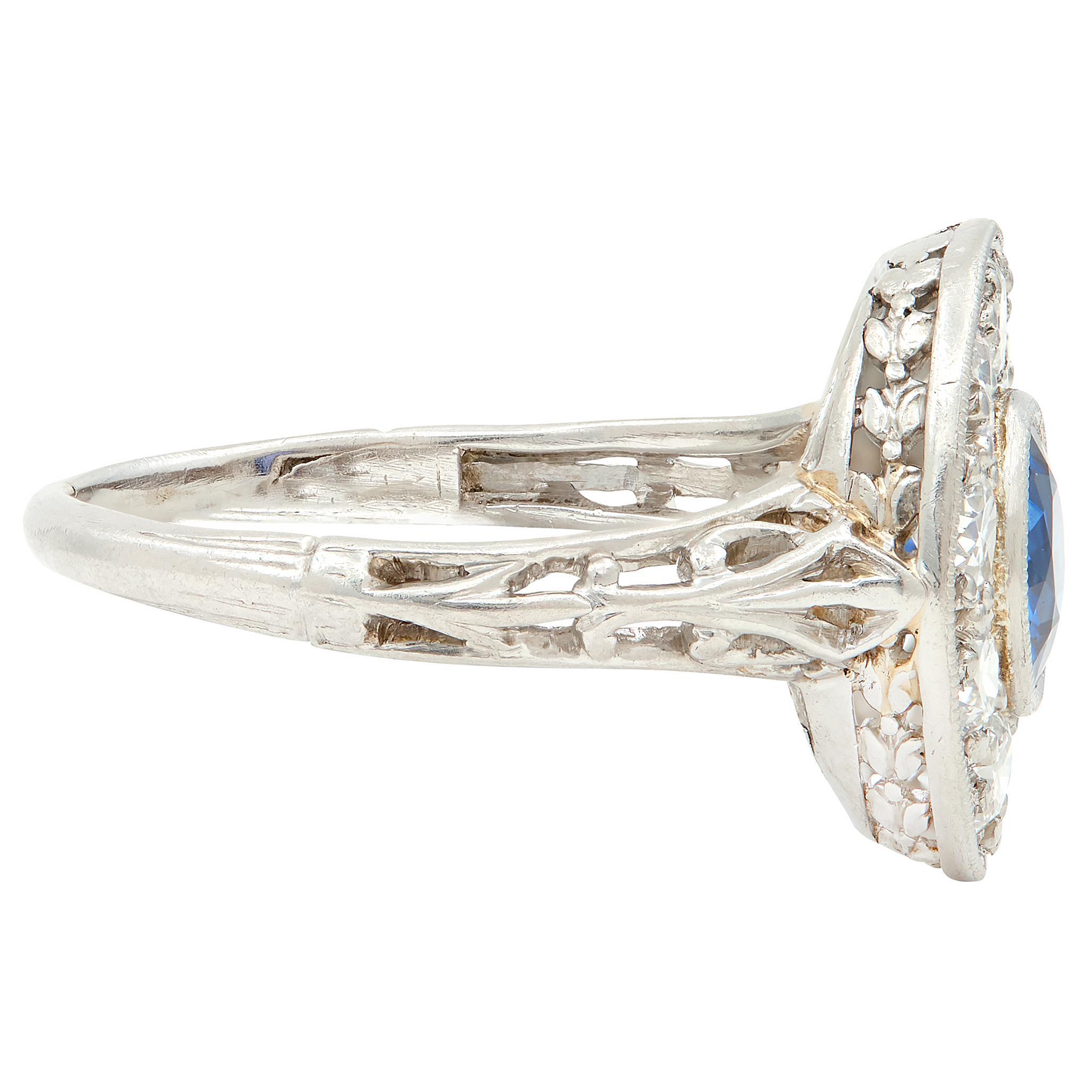 Art Deco 1.76 CTW Sapphire Diamond Platinum Antique Laurel Halo Ring Art Decó en venta