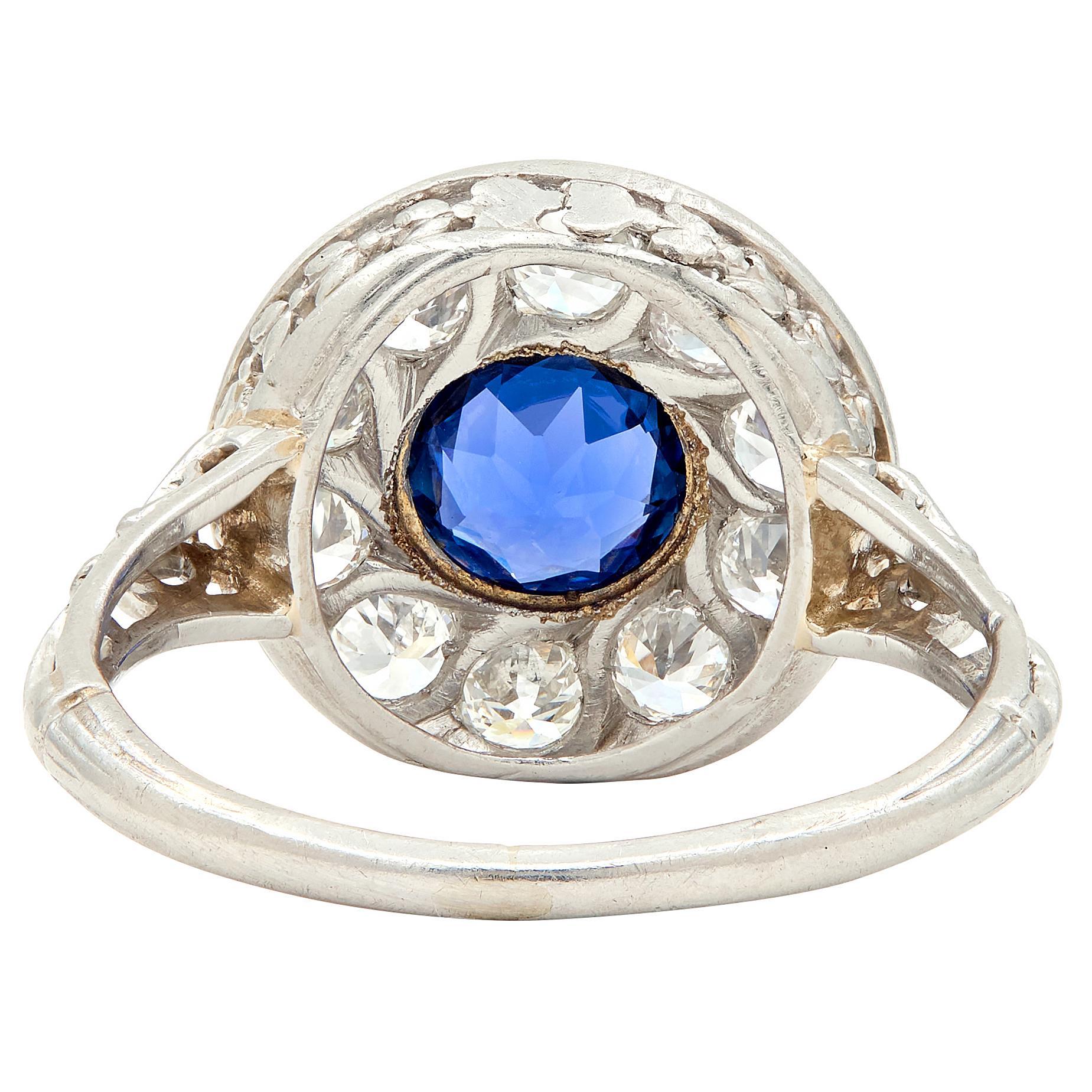 Art Deco 1.76 CTW Sapphire Diamond Platinum Antique Laurel Halo Ring Corte redondo en venta