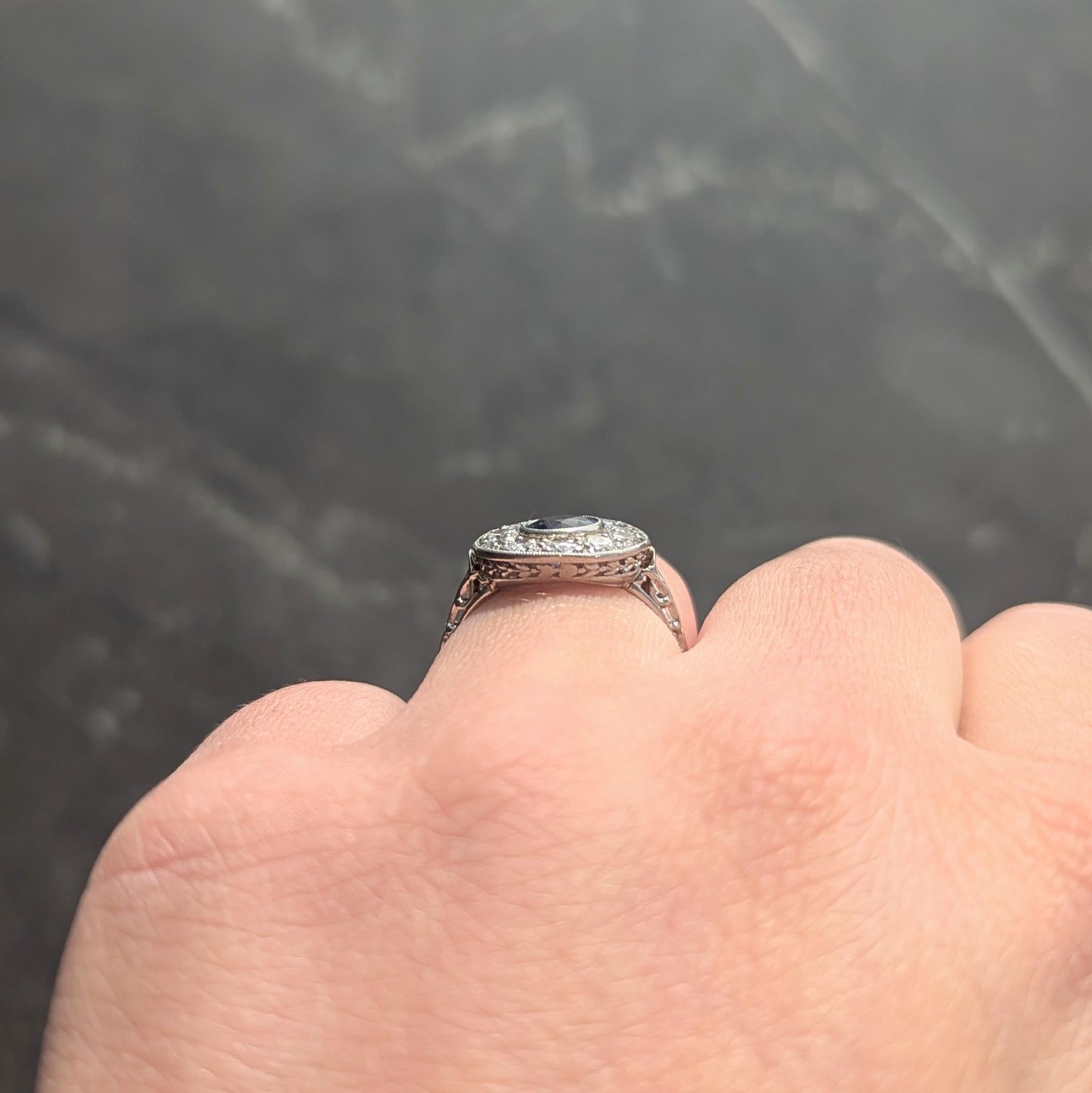 Art Deco 1.76 CTW Sapphire Diamond Platinum Antique Laurel Halo Ring en venta 1