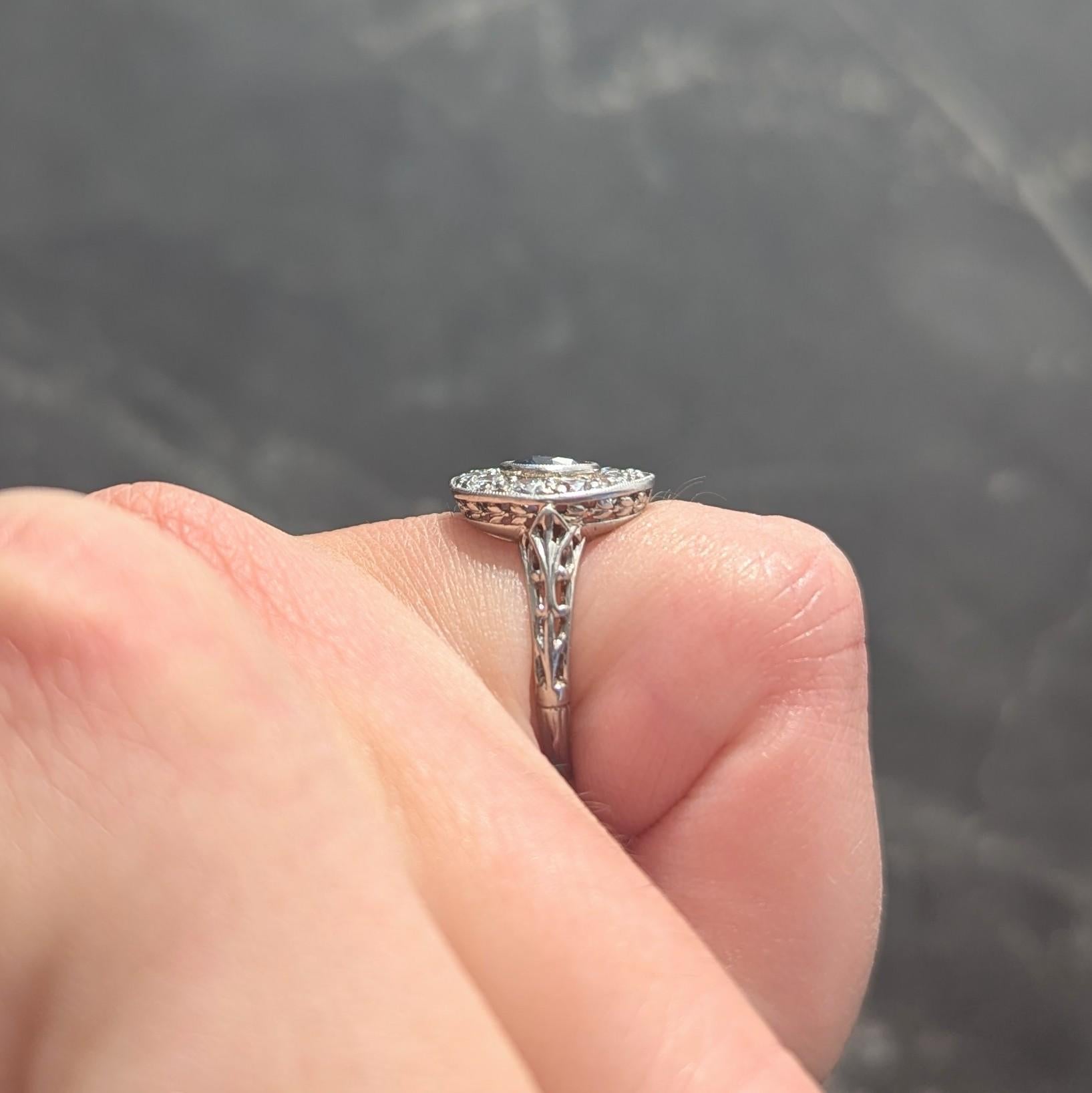 Art Deco 1.76 CTW Sapphire Diamond Platinum Antique Laurel Halo Ring en venta 2