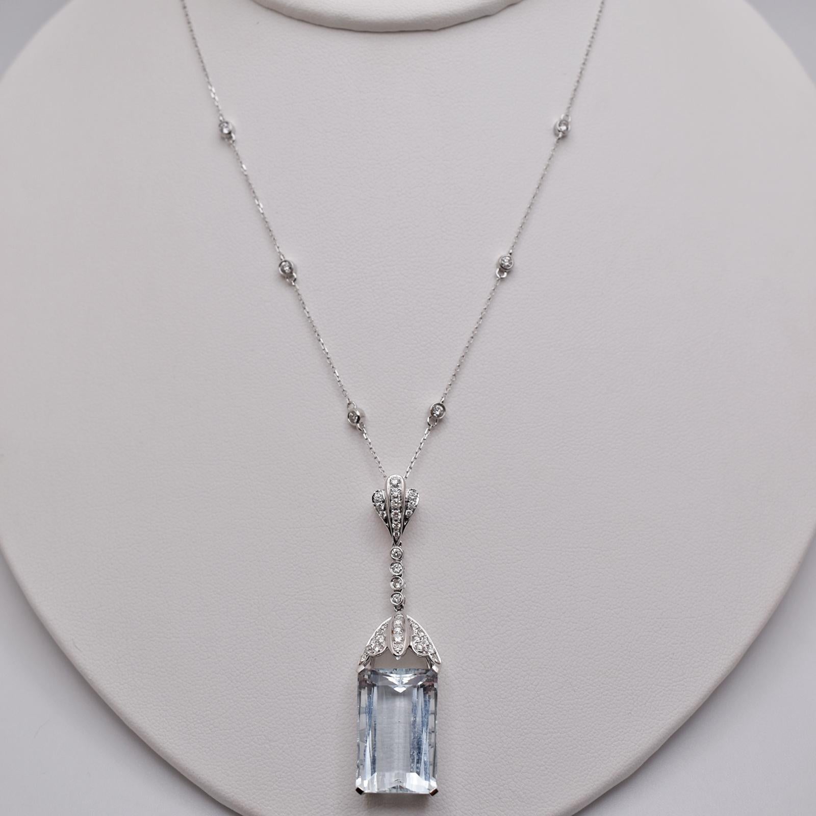Art Deco style 17.8ct Aquamarine and Diamond 14k white gold pendant necklace with an incredible vintage, yet modern design and glittering accent diamonds on a diamonds by the yard cable chain. This pendant necklace is in excellent condition, ready