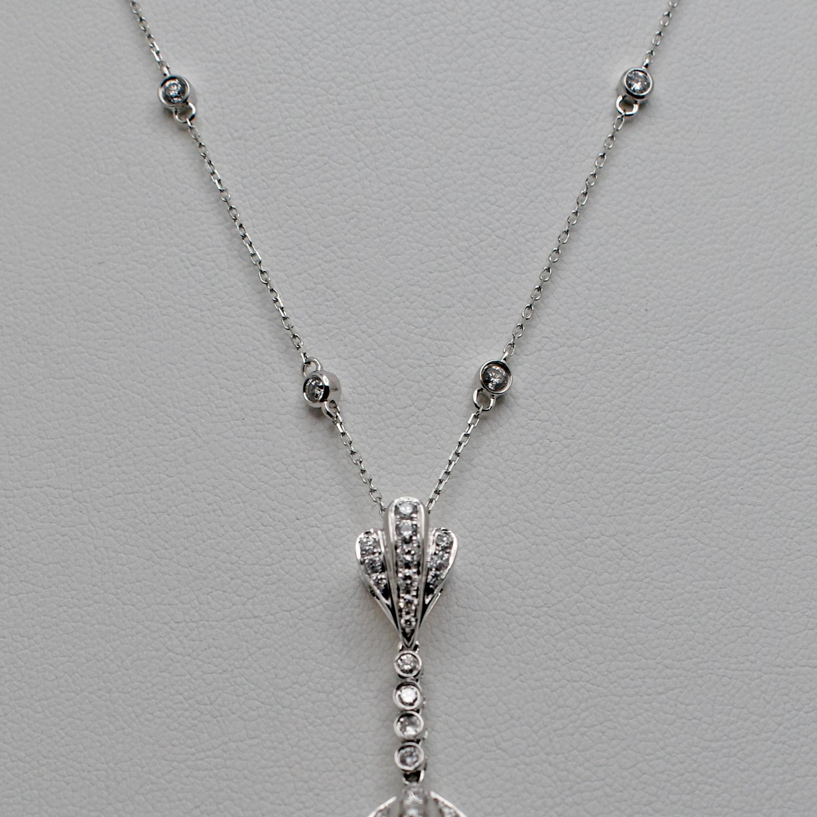 Art Deco 17.8 Carat Aquamarine and Diamond 14 Karat White Gold Pendant Necklace In Excellent Condition For Sale In Naples, FL
