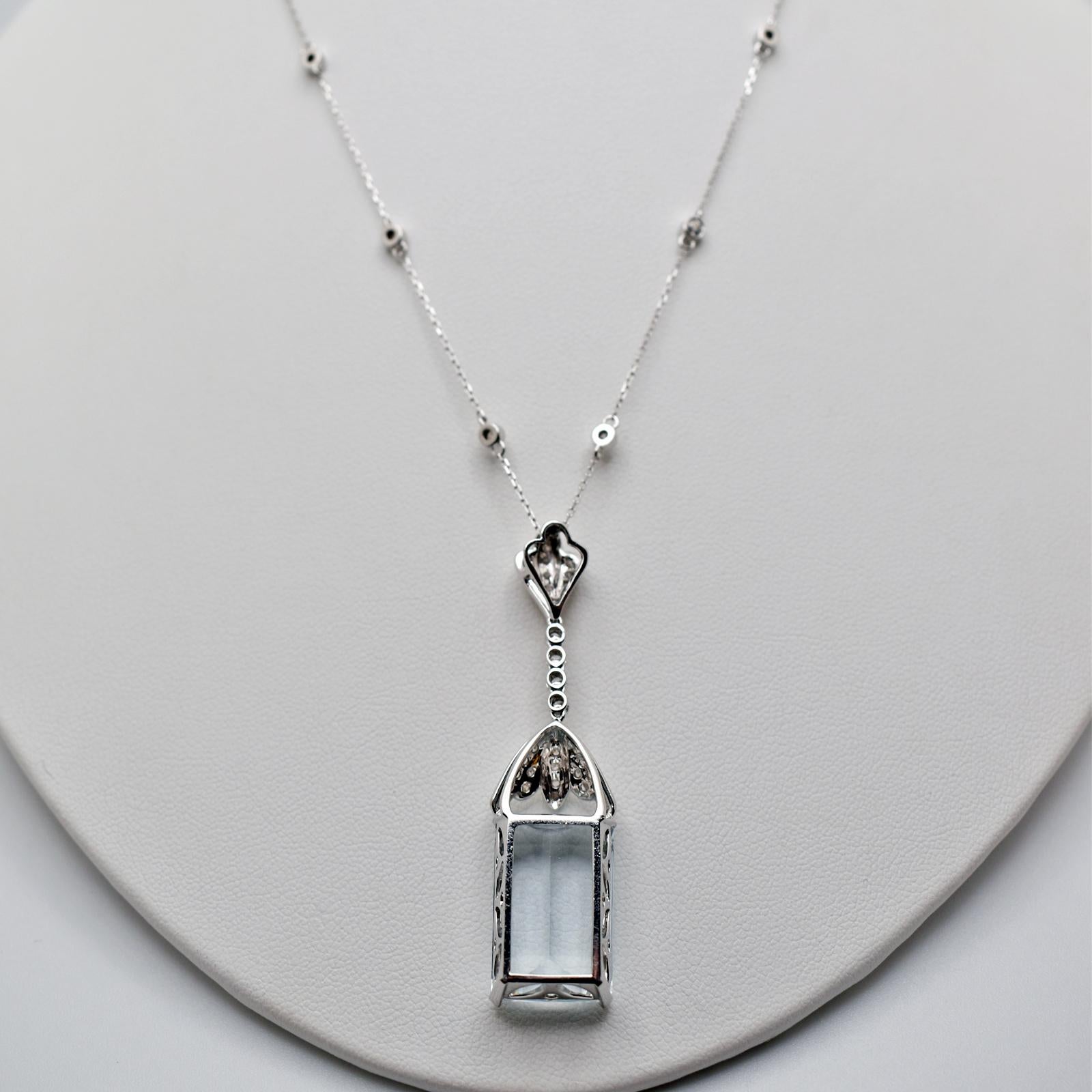 Art Deco 17.8 Carat Aquamarine and Diamond 14 Karat White Gold Pendant Necklace For Sale 4
