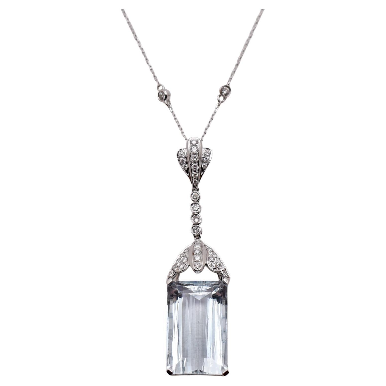Art Deco 17.8 Carat Aquamarine and Diamond 14 Karat White Gold Pendant Necklace