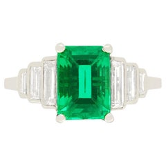 Bague Art déco avec émeraude de 1,78 carat et diamants, c. 1920