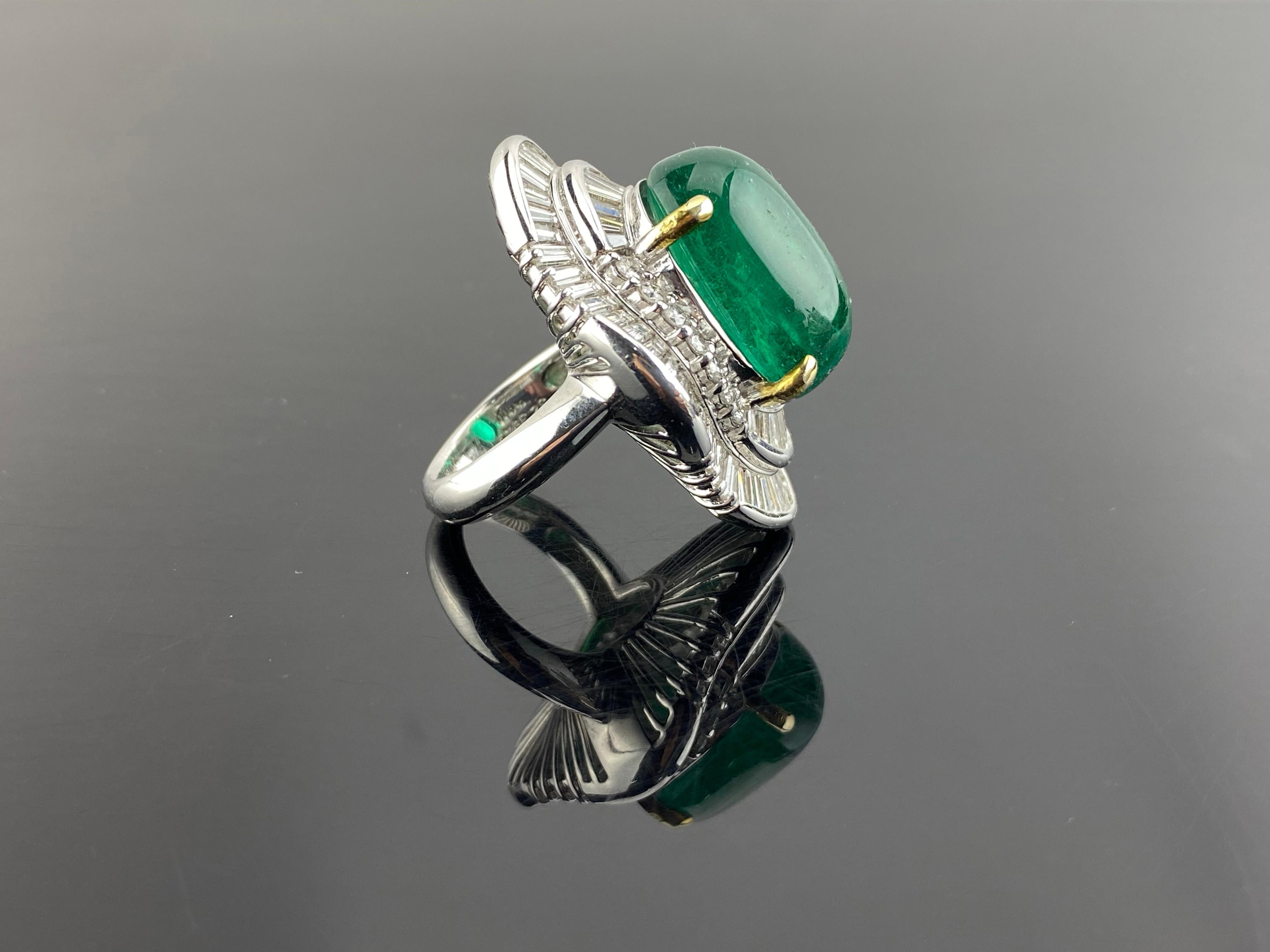 Art Deco Art-Deco 17.93 Carat Emerald and 4.31 Carat Diamond Cocktail Engagement Ring For Sale