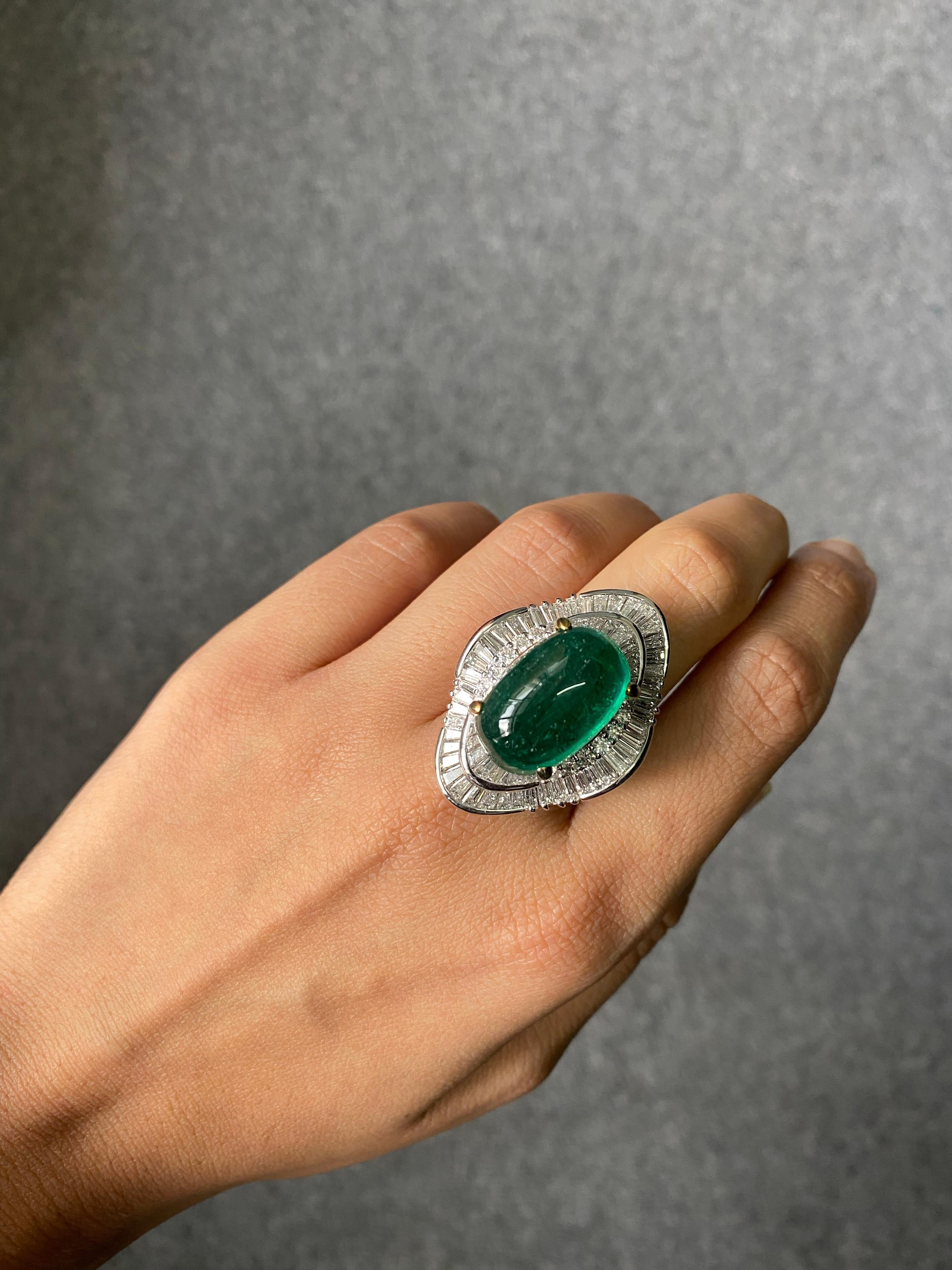 Art-Deco 17.93 Carat Emerald and 4.31 Carat Diamond Cocktail Engagement Ring For Sale 2