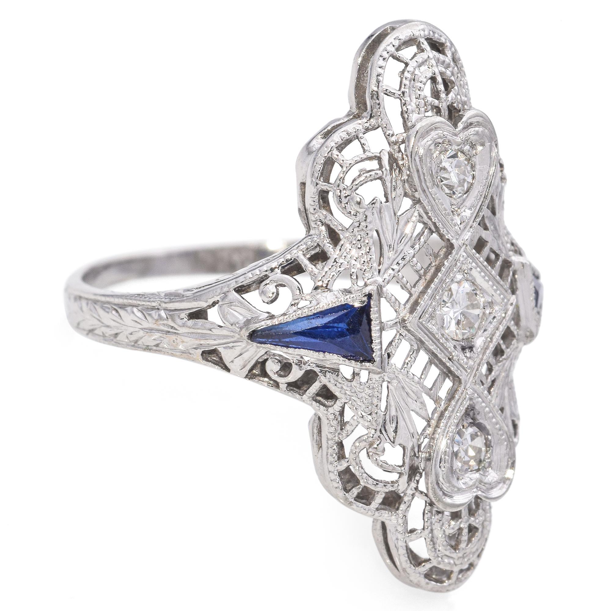 Bague de soirée Art déco en or blanc 17 carats filigrane avec saphir et diamants Pour femmes en vente
