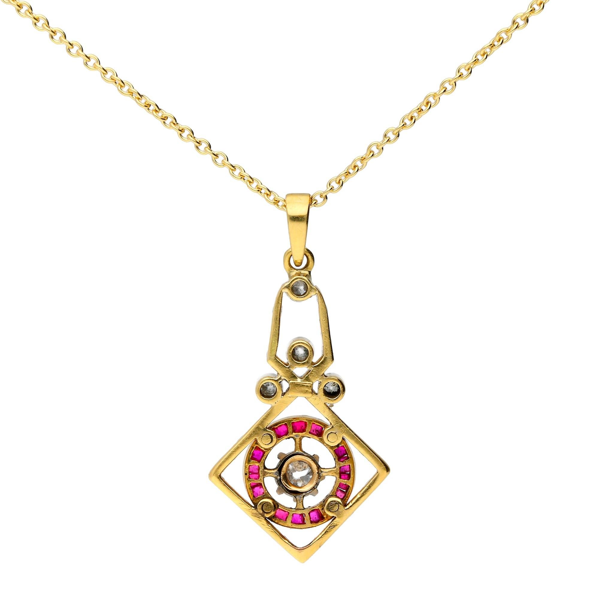 Round Cut Art Deco 18 Carat Gold 0.30 Carat Diamond and Ruby Pendant For Sale