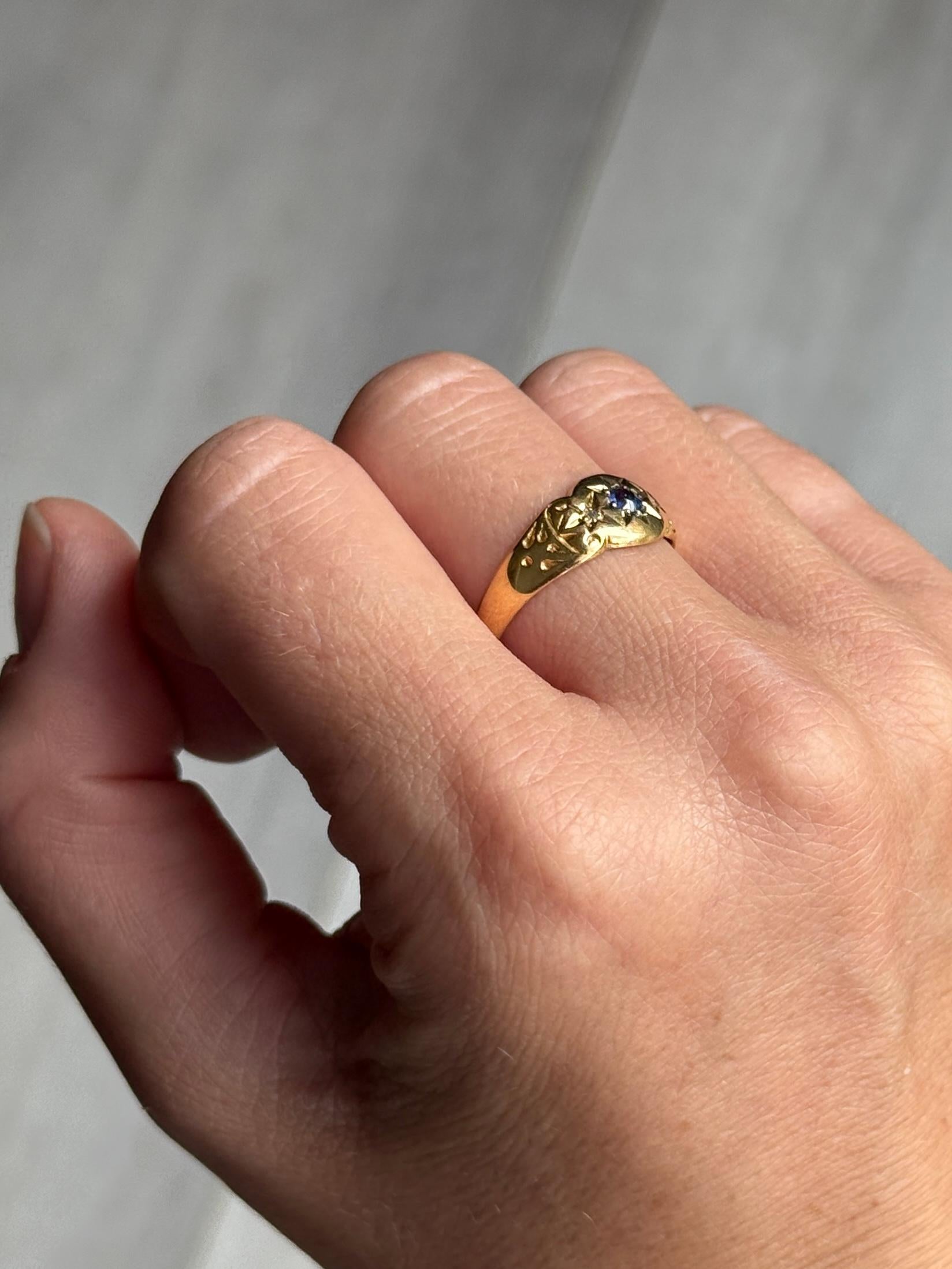 Round Cut Art Deco 18 Carat Gold Diamond and Sapphire Three Stone Star Setting Ring For Sale