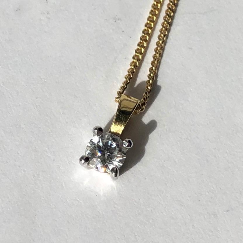 diamond solitaire pendant necklace