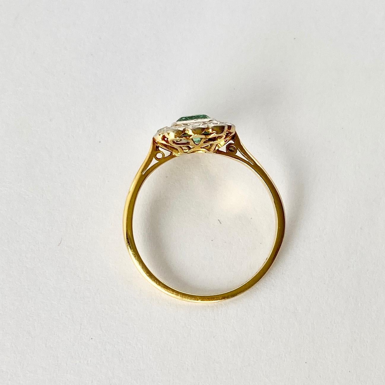 Art Deco 18 Carat Gold Emerald and Diamond Cluster Ring In Good Condition In Chipping Campden, GB