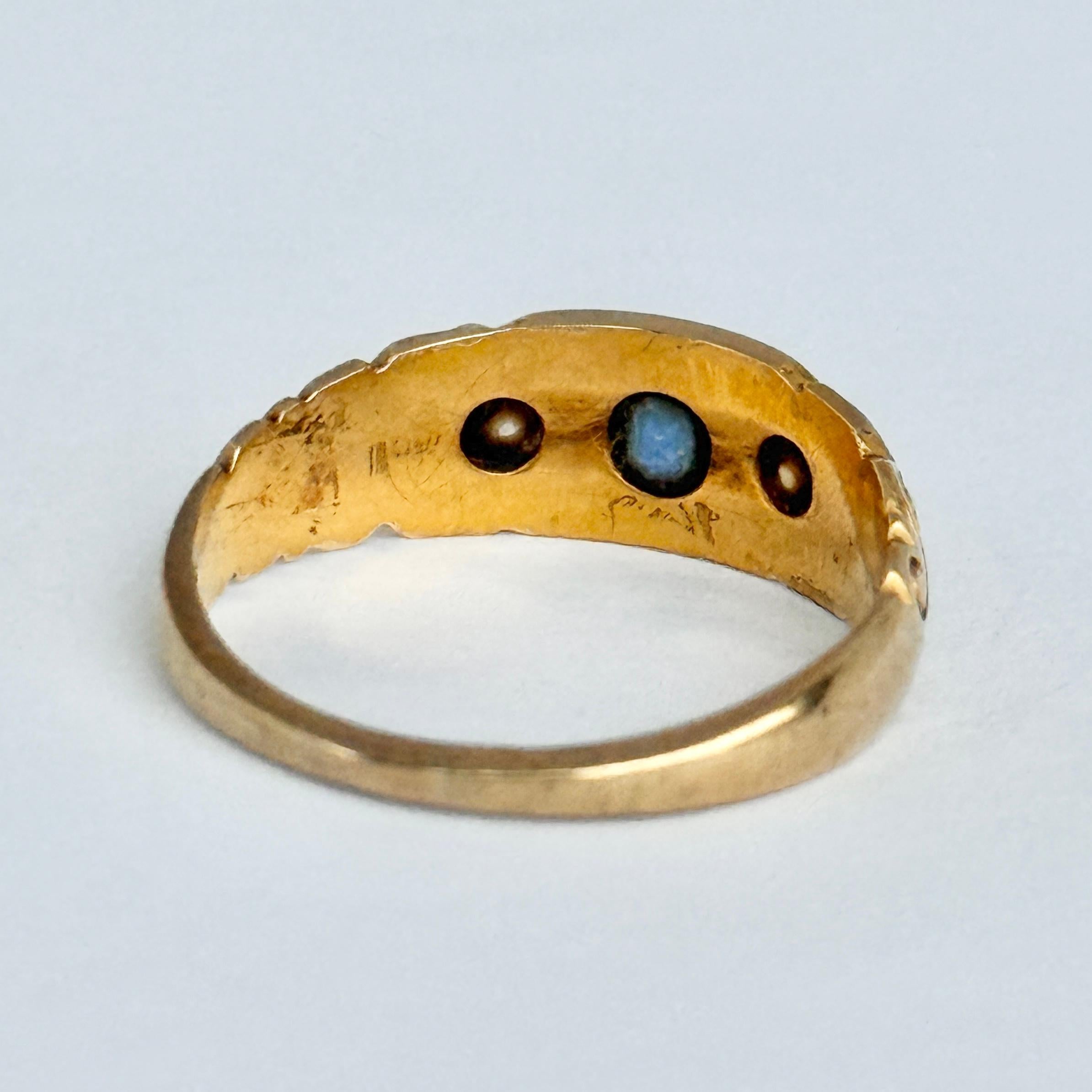 Bague à trois pierres en or 18 carats, saphir et diamant, sertie en étoile Art déco en vente 1