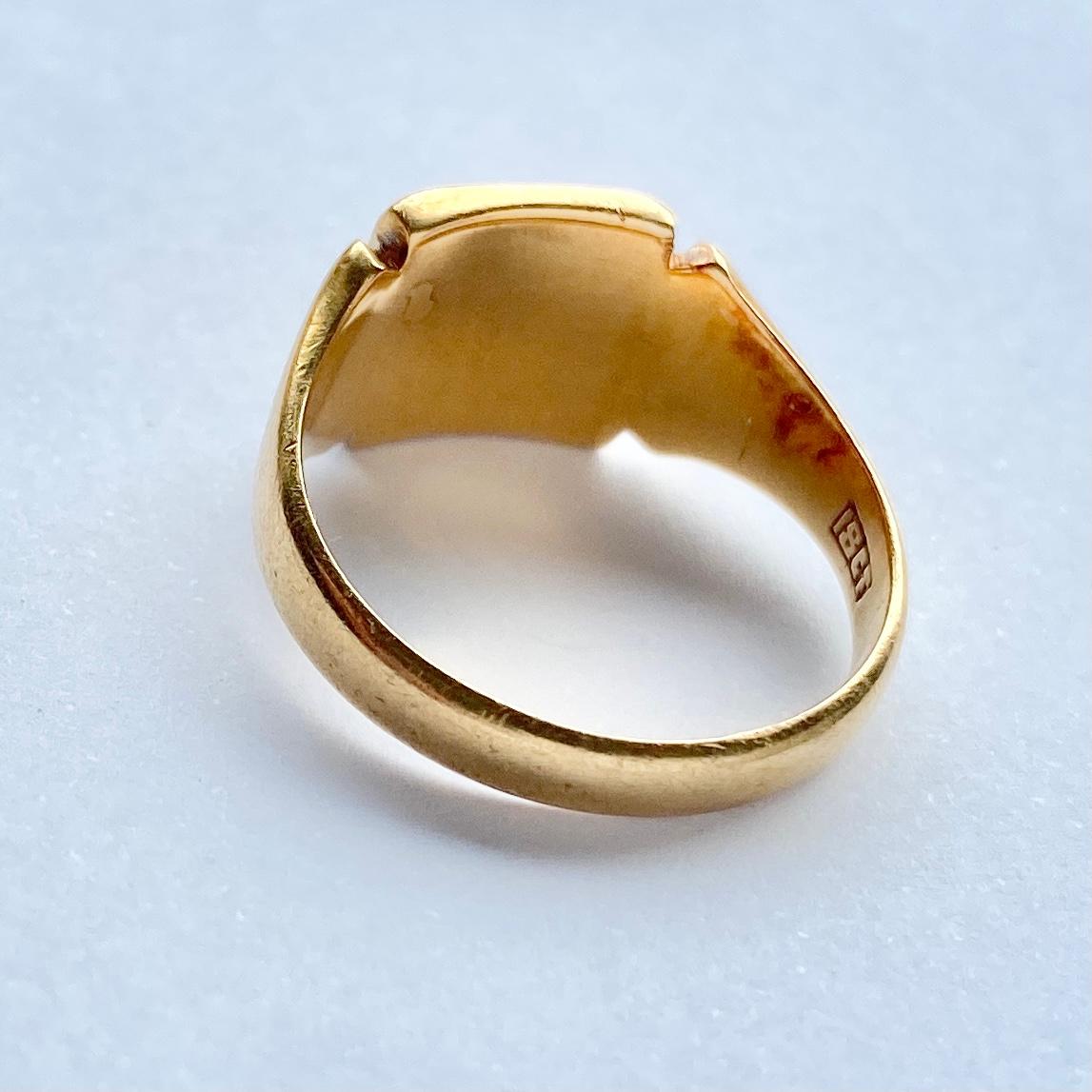 This sweet signet is modelled in 9ct gold and has a face with the initials 'DL' engraved into it. 

Ring Size: Q or 8 1/4 
Face Dimensions: 10.5x10.5mm 

Weight: 6.7g
