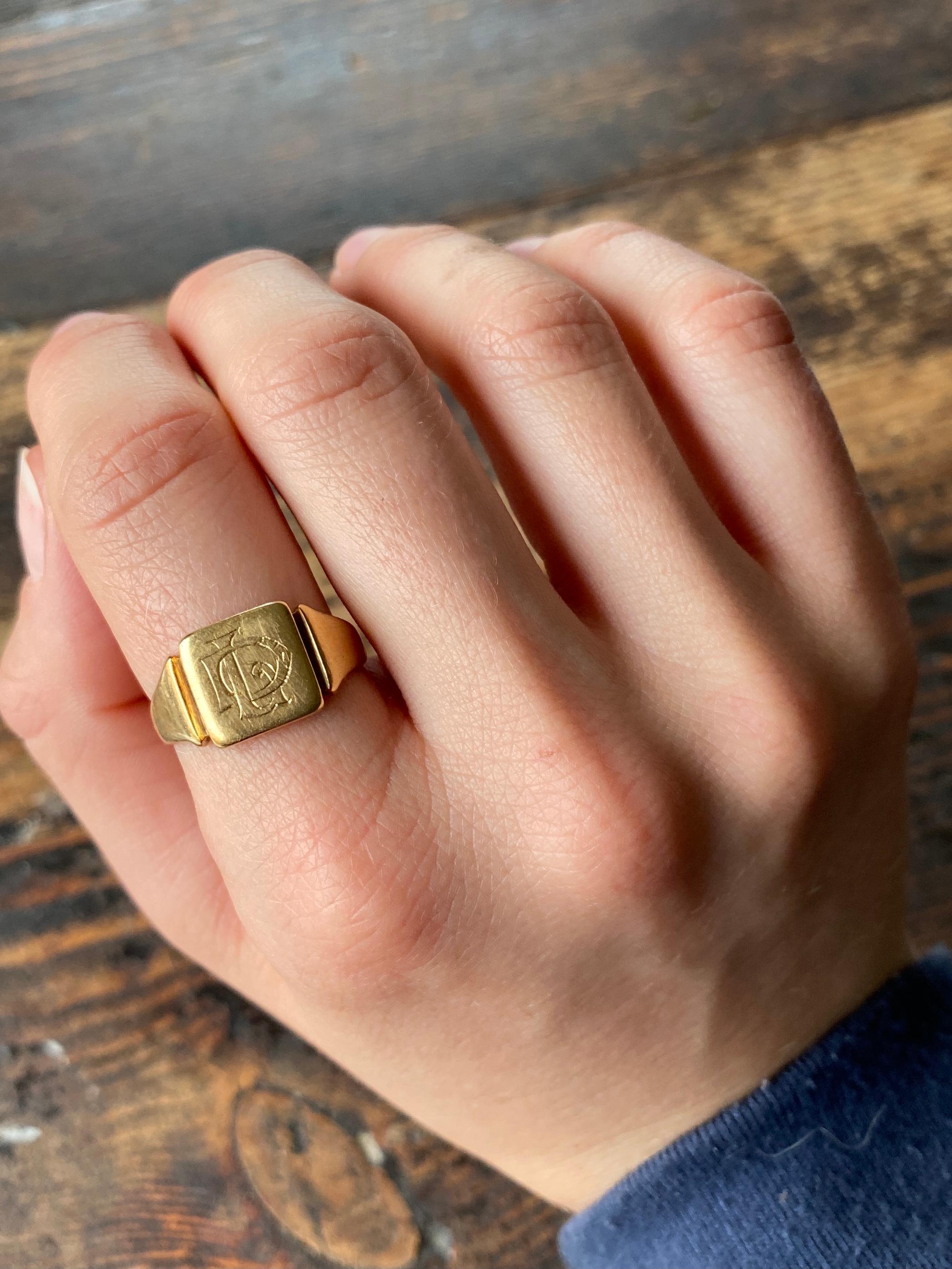 Women's or Men's Art Deco 18 Carat Gold Signet Ring