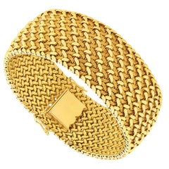 Art Deco 18 Carat Yellow Gold French Bracelet, circa 1920s