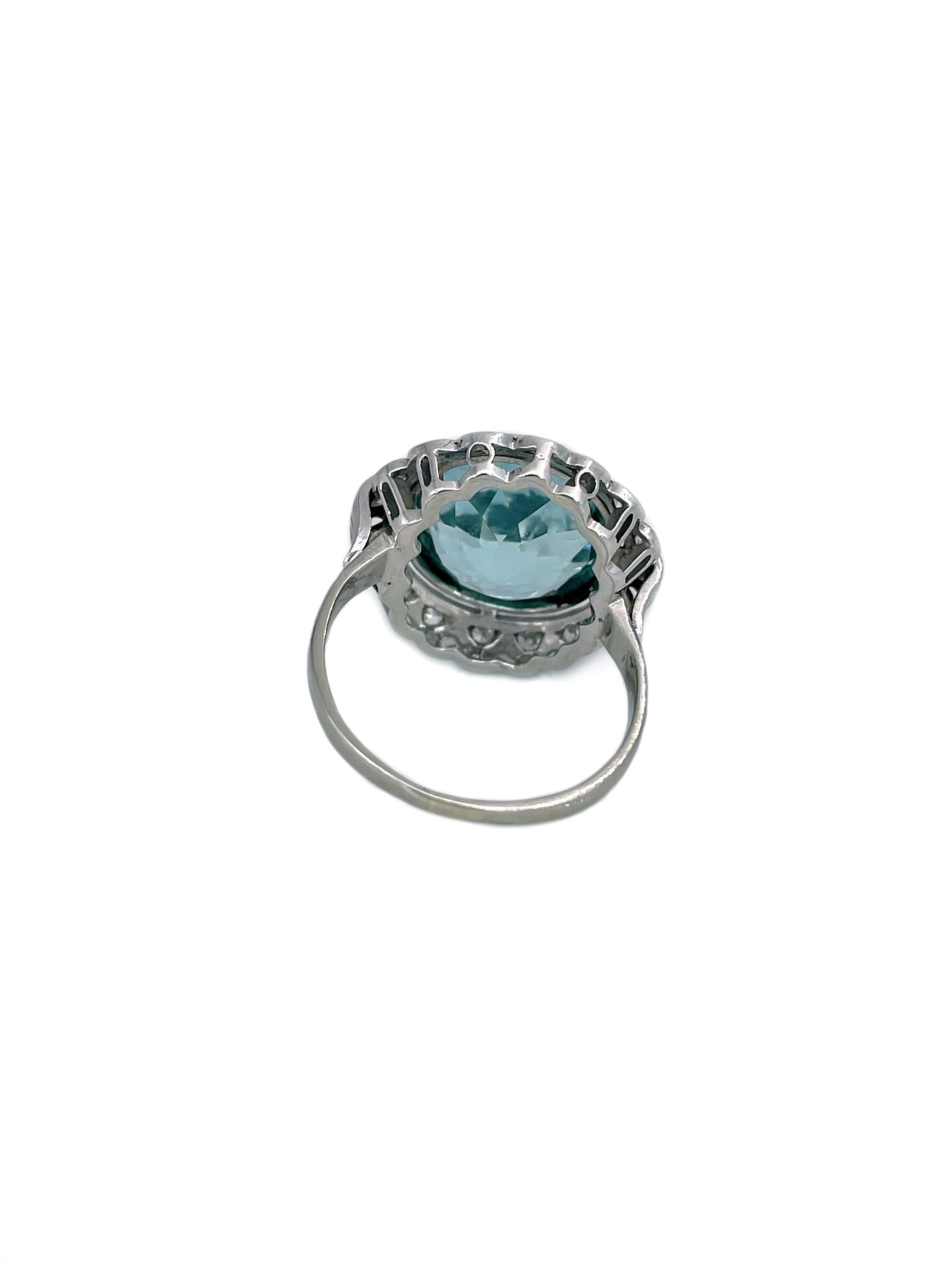 Women's Art Deco 18 Karat Gold 6.00 Carat Aquamarine 0.35 Carat Diamond Cluster Ring