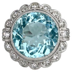 Art Deco 18 Karat Gold 6.00 Carat Aquamarine 0.35 Carat Diamond Cluster Ring