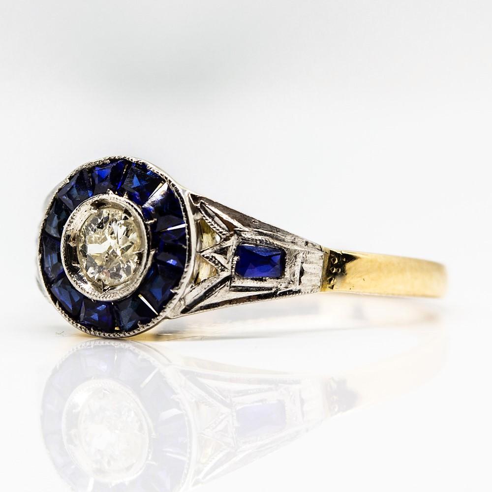 Art Deco 18 Karat Gold and Platinum Diamond and Sapphires Ring In Excellent Condition In Miami, FL