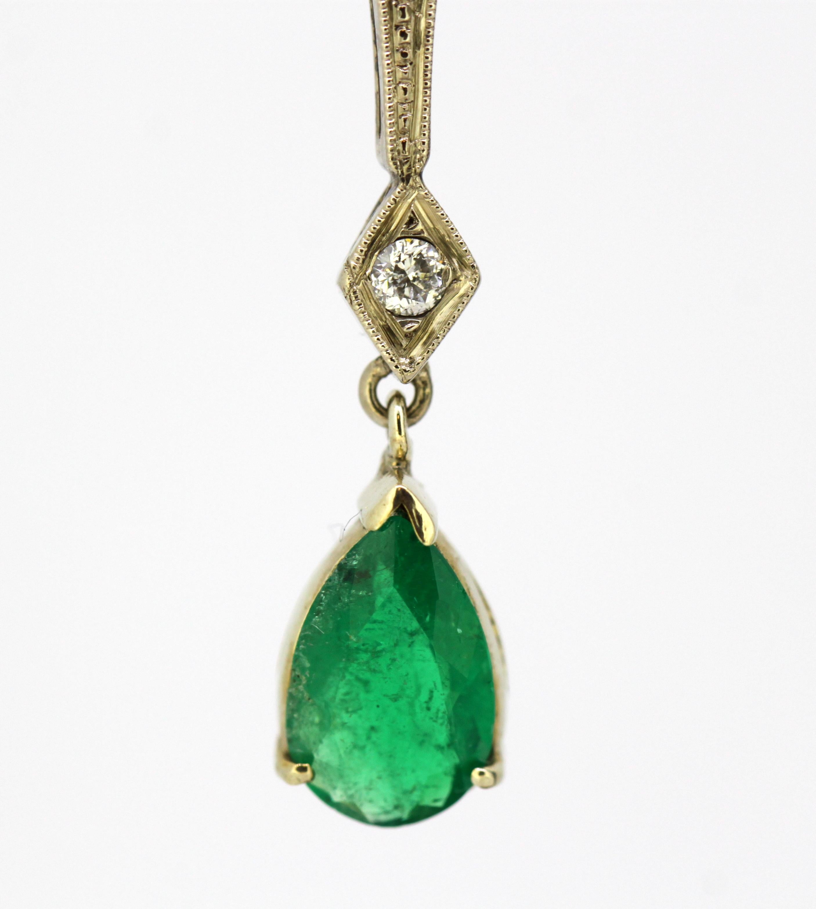 Art Deco 18 Karat Gold Ladies Clip-On Earrings with Emeralds and Diamonds, 1920s In Excellent Condition In Braintree, GB