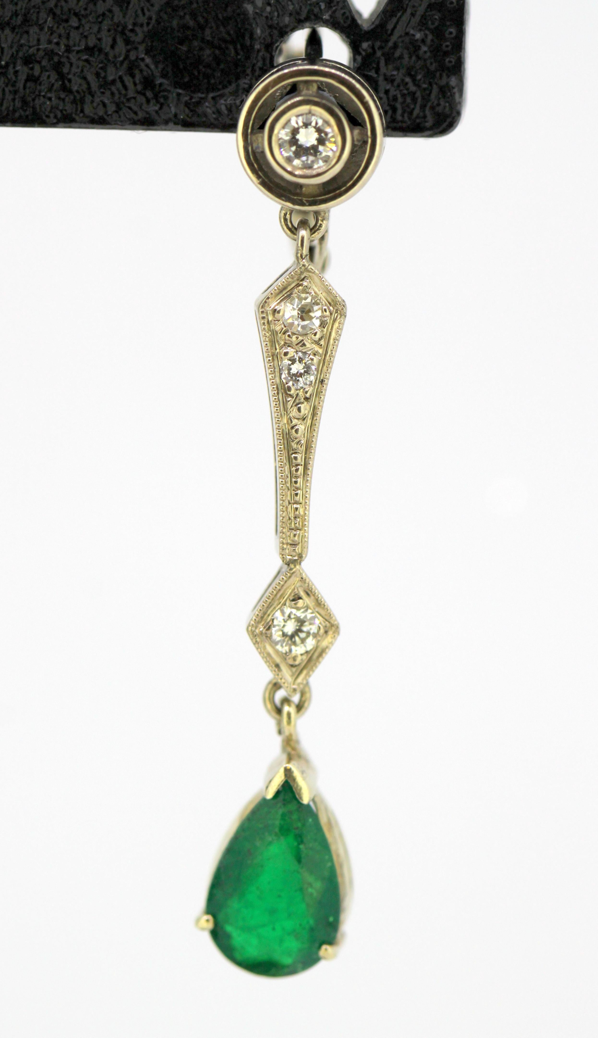 Art Deco 18 Karat Gold Ladies Clip-On Earrings with Emeralds and Diamonds, 1920s 2