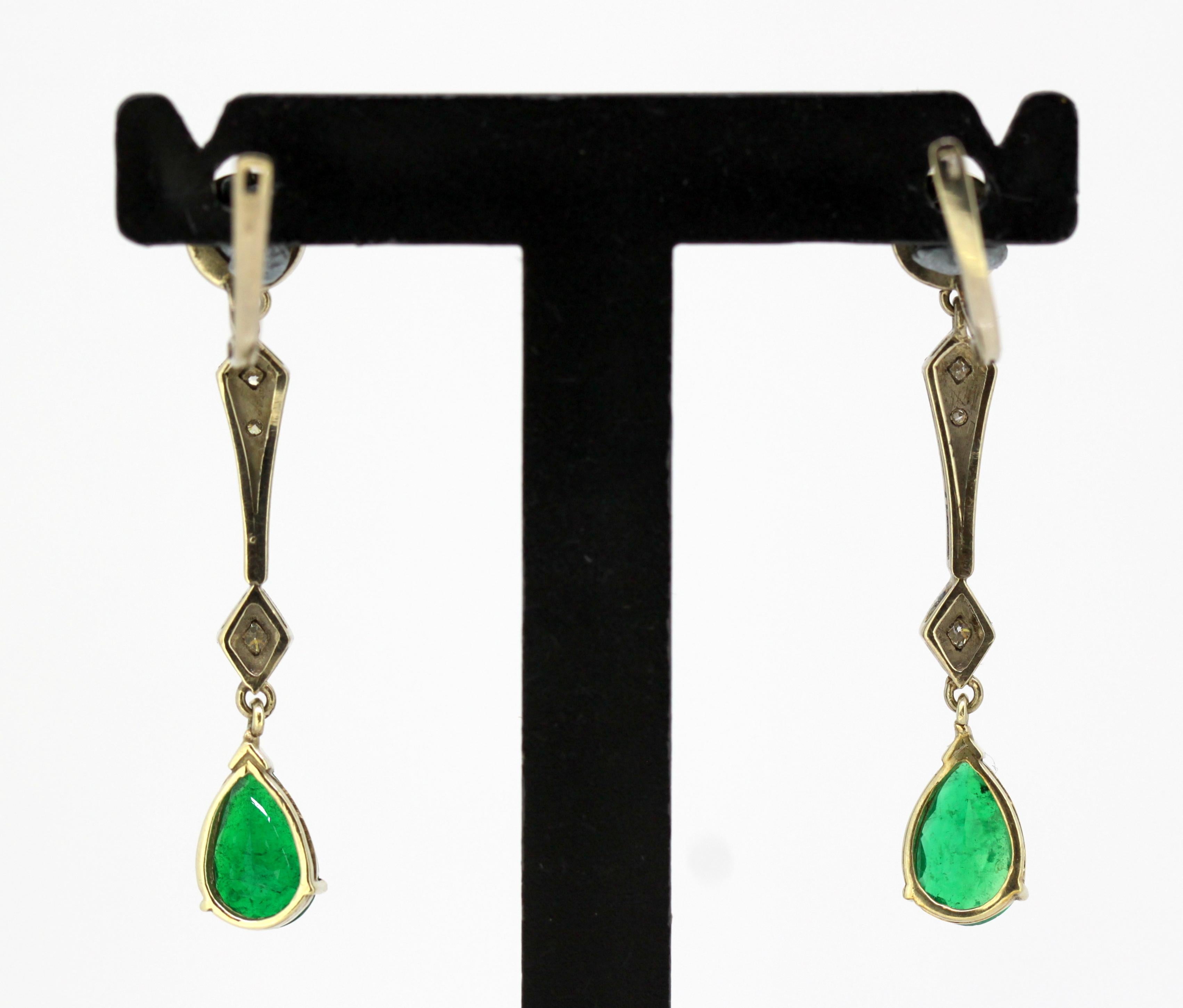 Art Deco 18 Karat Gold Ladies Clip-On Earrings with Emeralds and Diamonds, 1920s 4