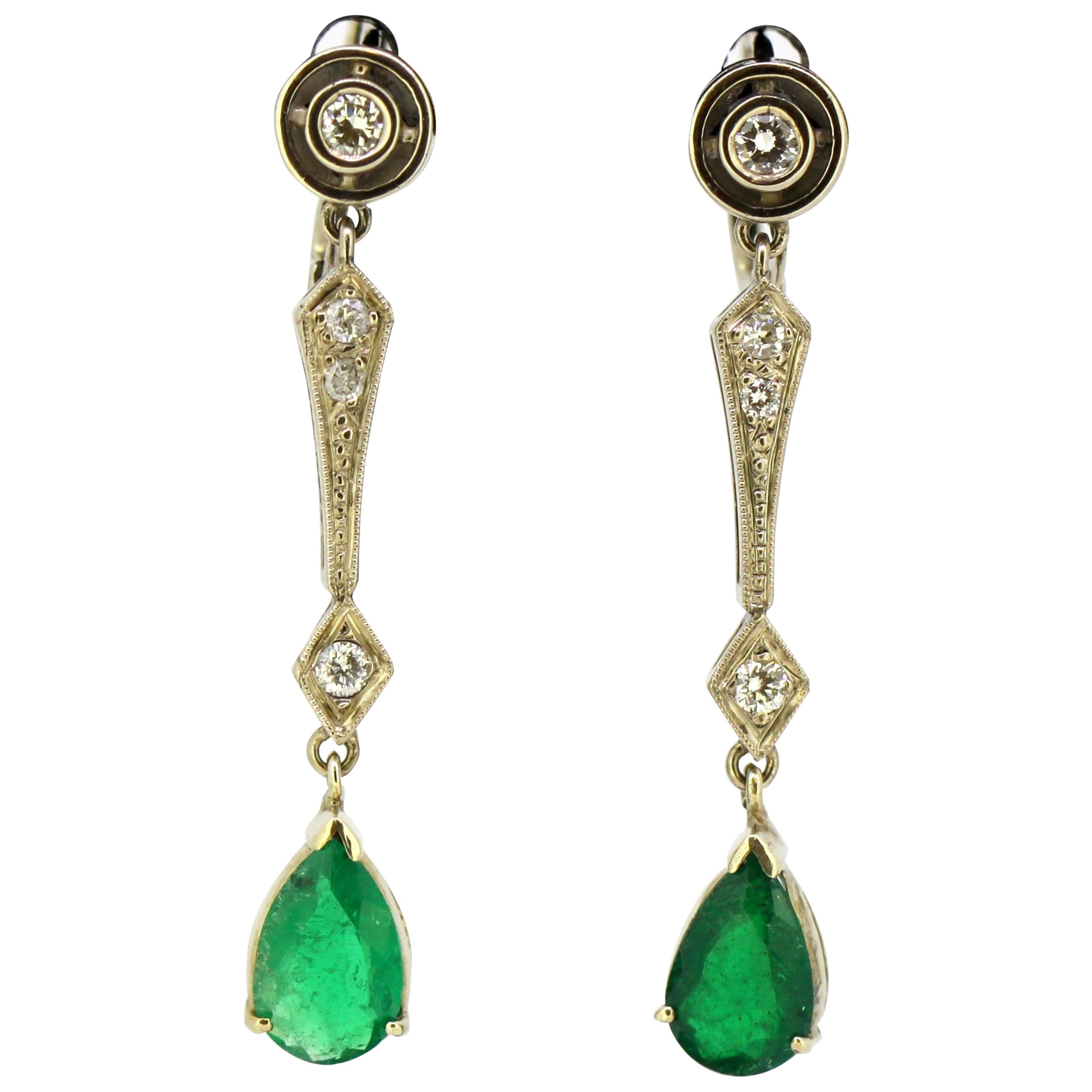 Art Deco 18 Karat Gold Ladies Clip-On Earrings with Emeralds and Diamonds, 1920s