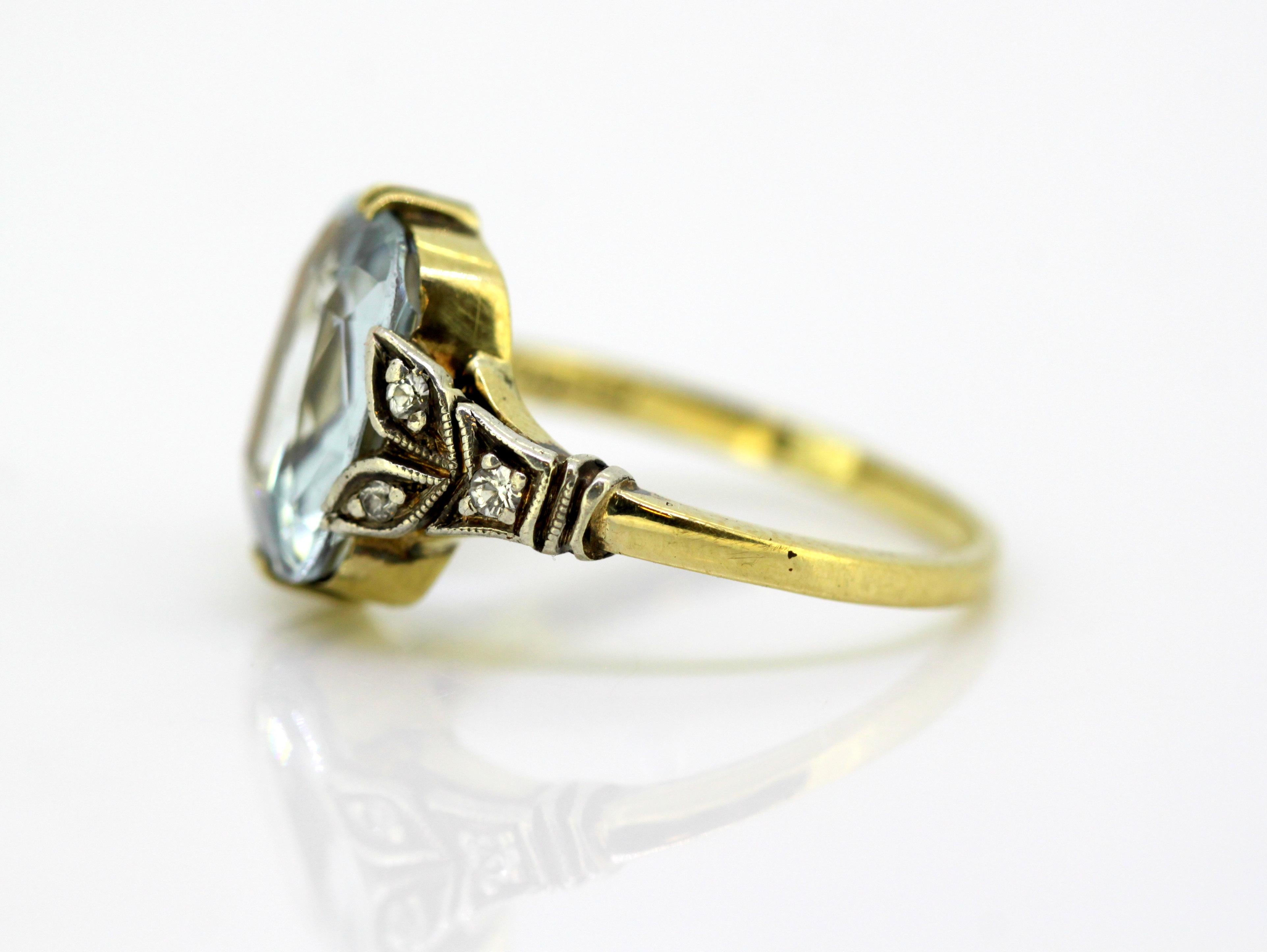 Art Deco 18 Karat Gold Ladies Ring with Aquamarine and Diamonds, circa 1920s 1