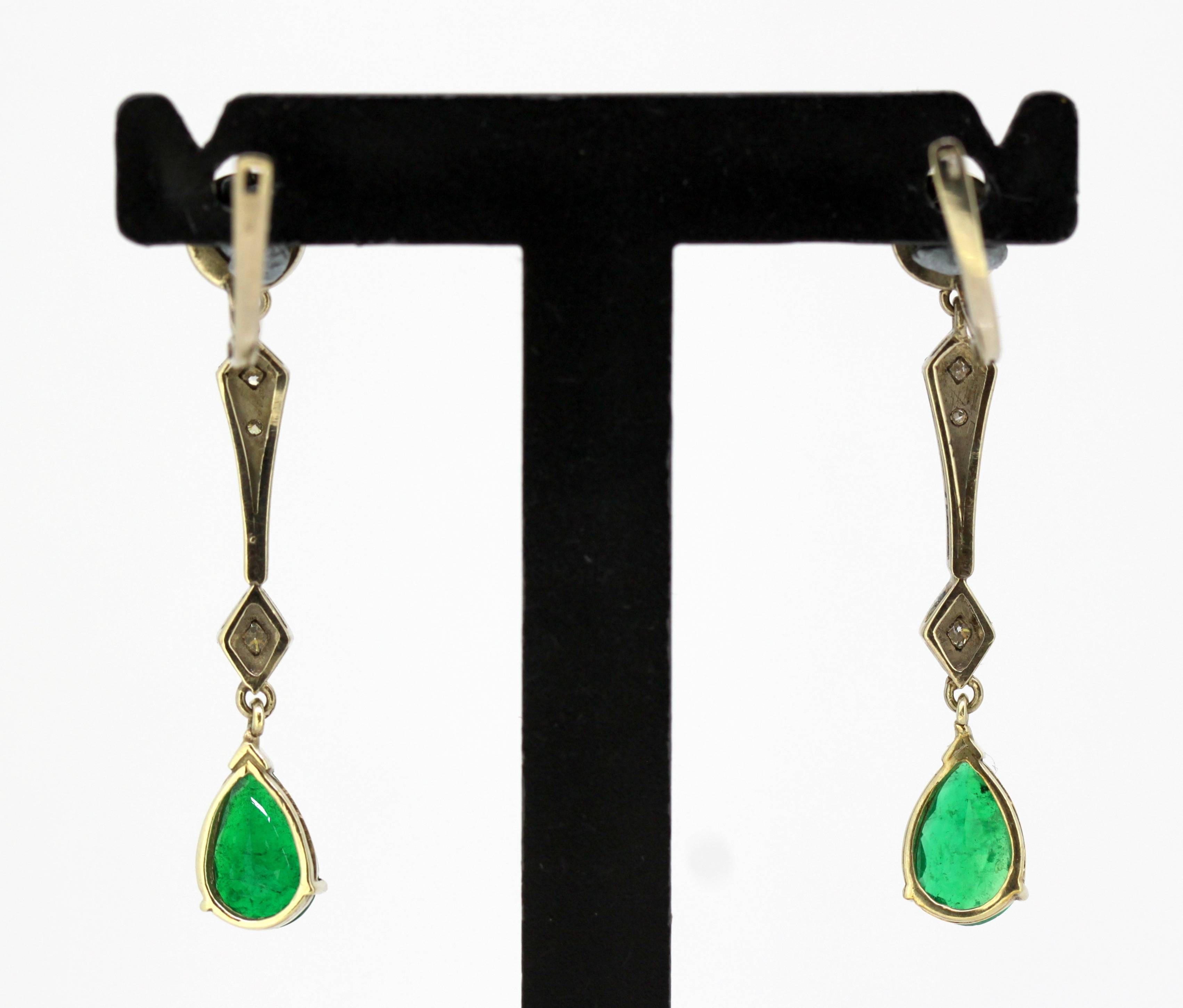 Art Deco 18 Karat Gold Ladies Stud/Clip-On Earrings with Emeralds and Diamonds 5