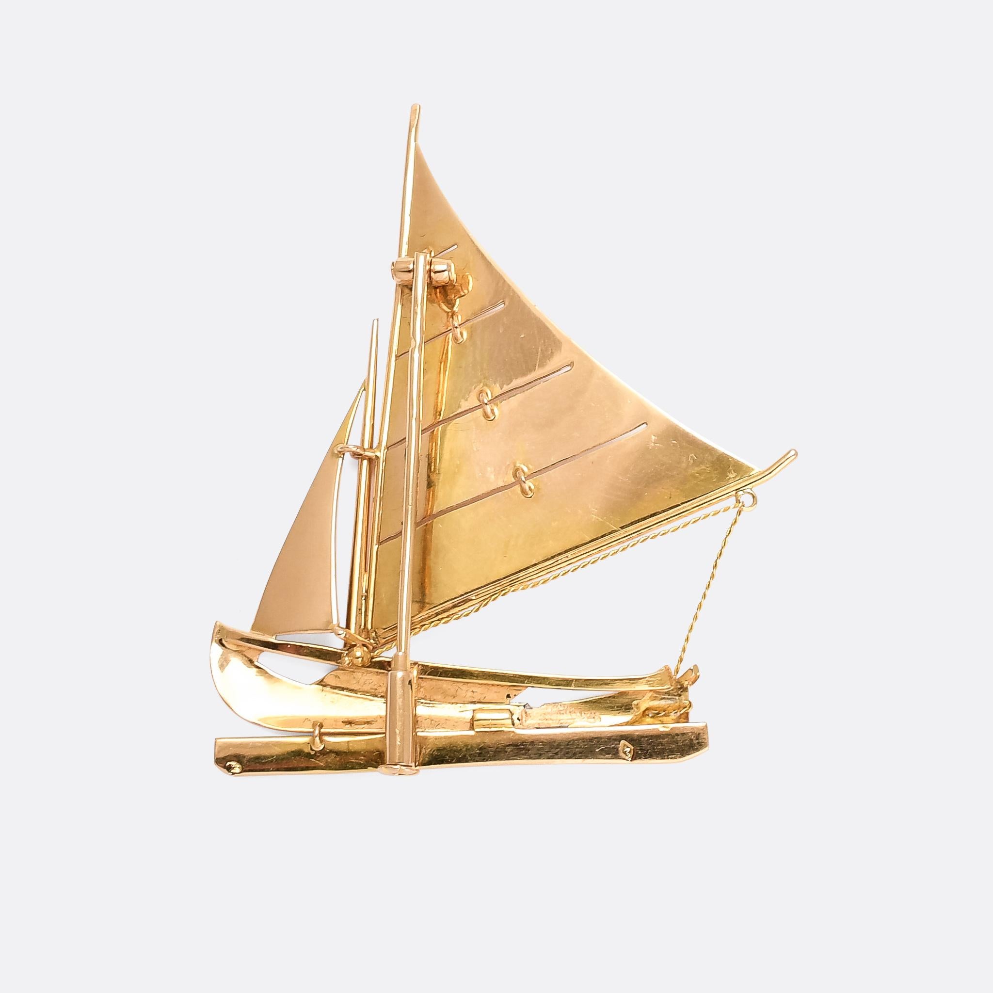 Art Deco 18 Karat Gold Sailboat Brooch In Excellent Condition In Sale, Cheshire