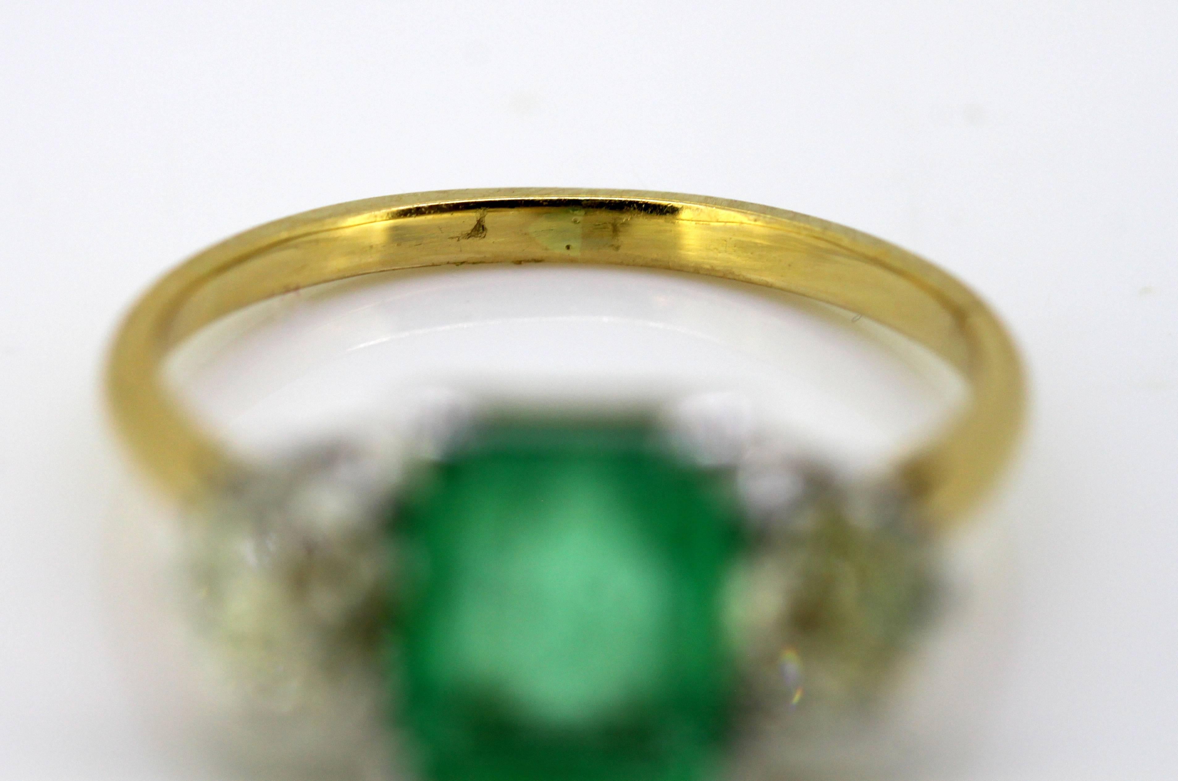 Art Deco 18 Karat Gold Three-Stone Ladies Ring with Emerald and Diamonds 6
