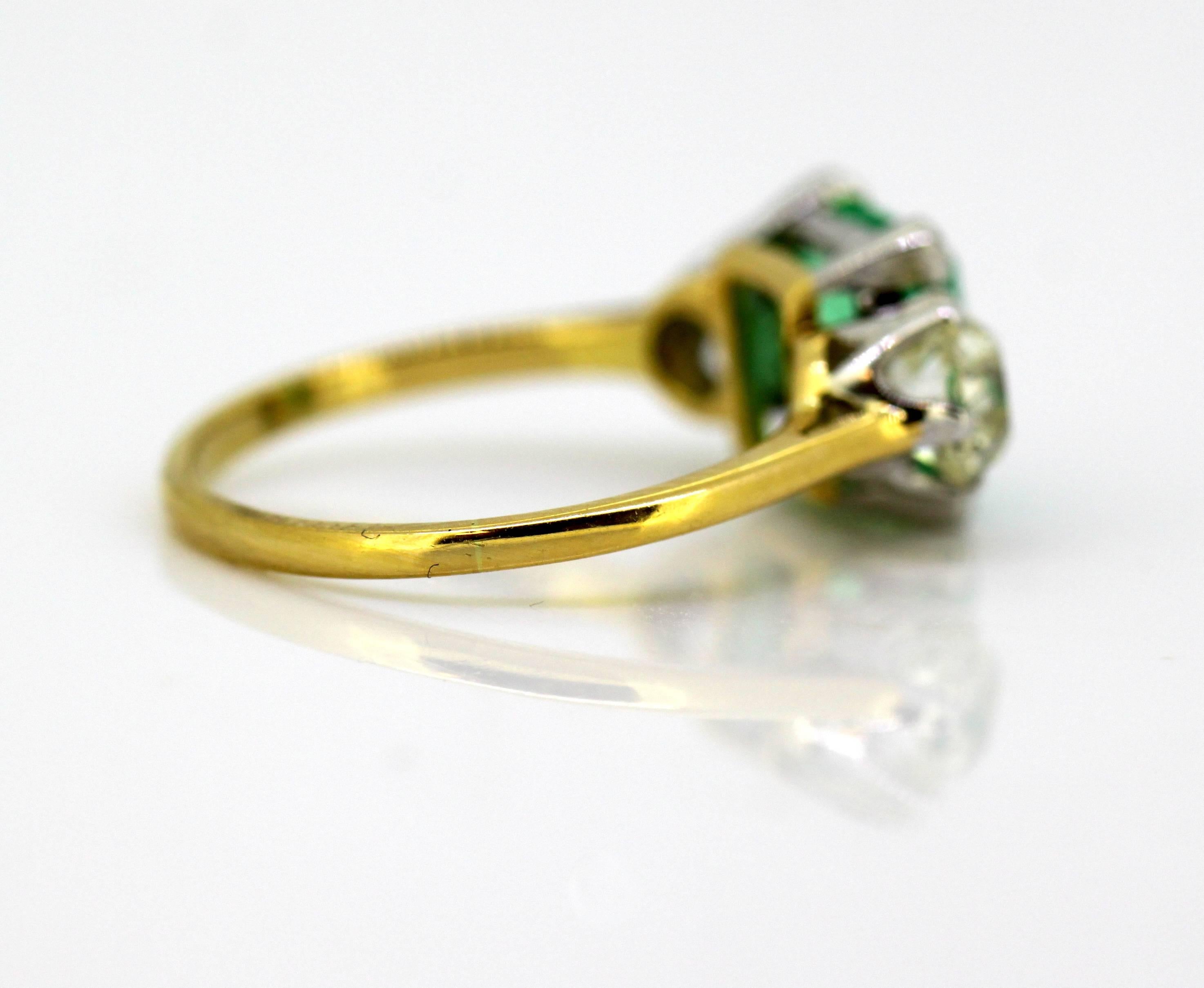 Art Deco 18 Karat Gold Three-Stone Ladies Ring with Emerald and Diamonds In Excellent Condition In Braintree, GB