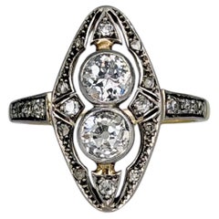 Bague Art déco en or 18 carats avec un diamant central de type « navette » d'environ 0,50 carat