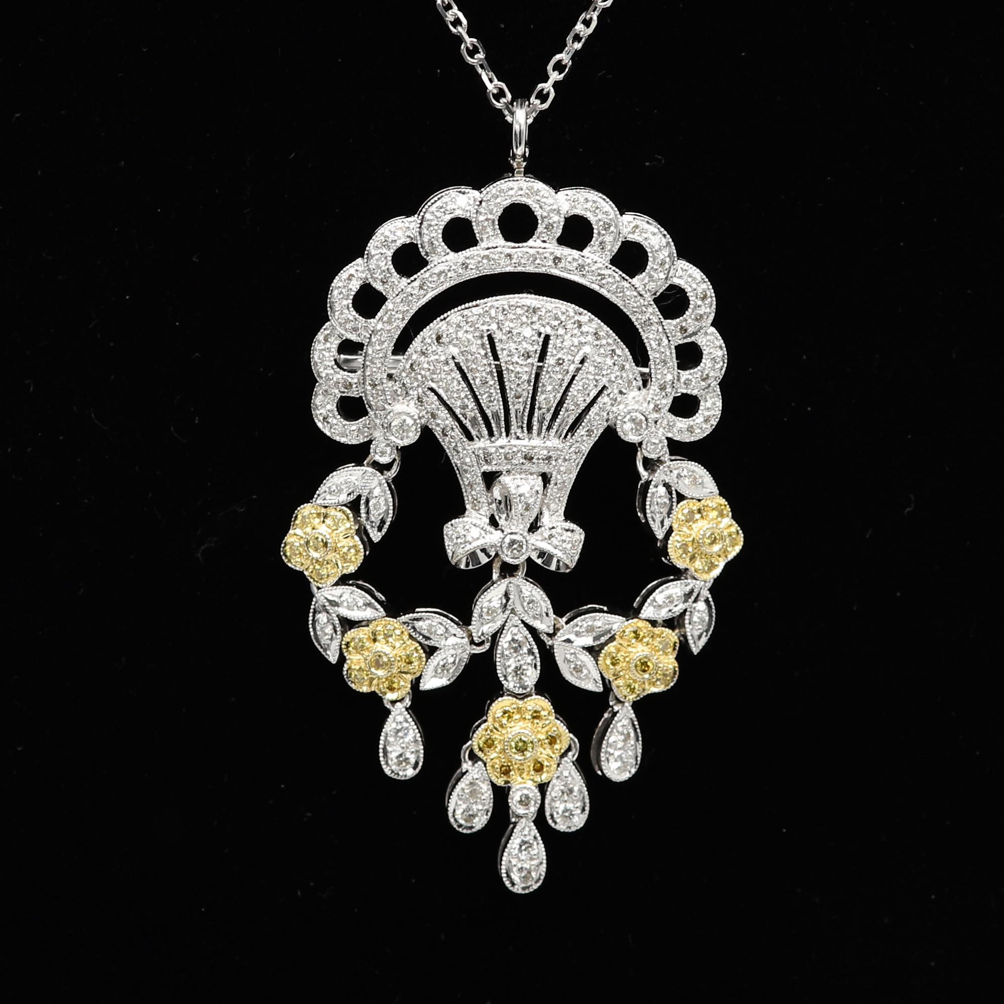 Estilo Art Déco Vintage
Impresionante broche colgante/broche grande
Se puede utilizar en ambos sentidos
Oro bicolor 18k  aprox. 17 gramos
Diamantes naturales aprox. 3.50 quilates 
Incluye también Diamantes Amarillos
Tamaño aprox. 2'