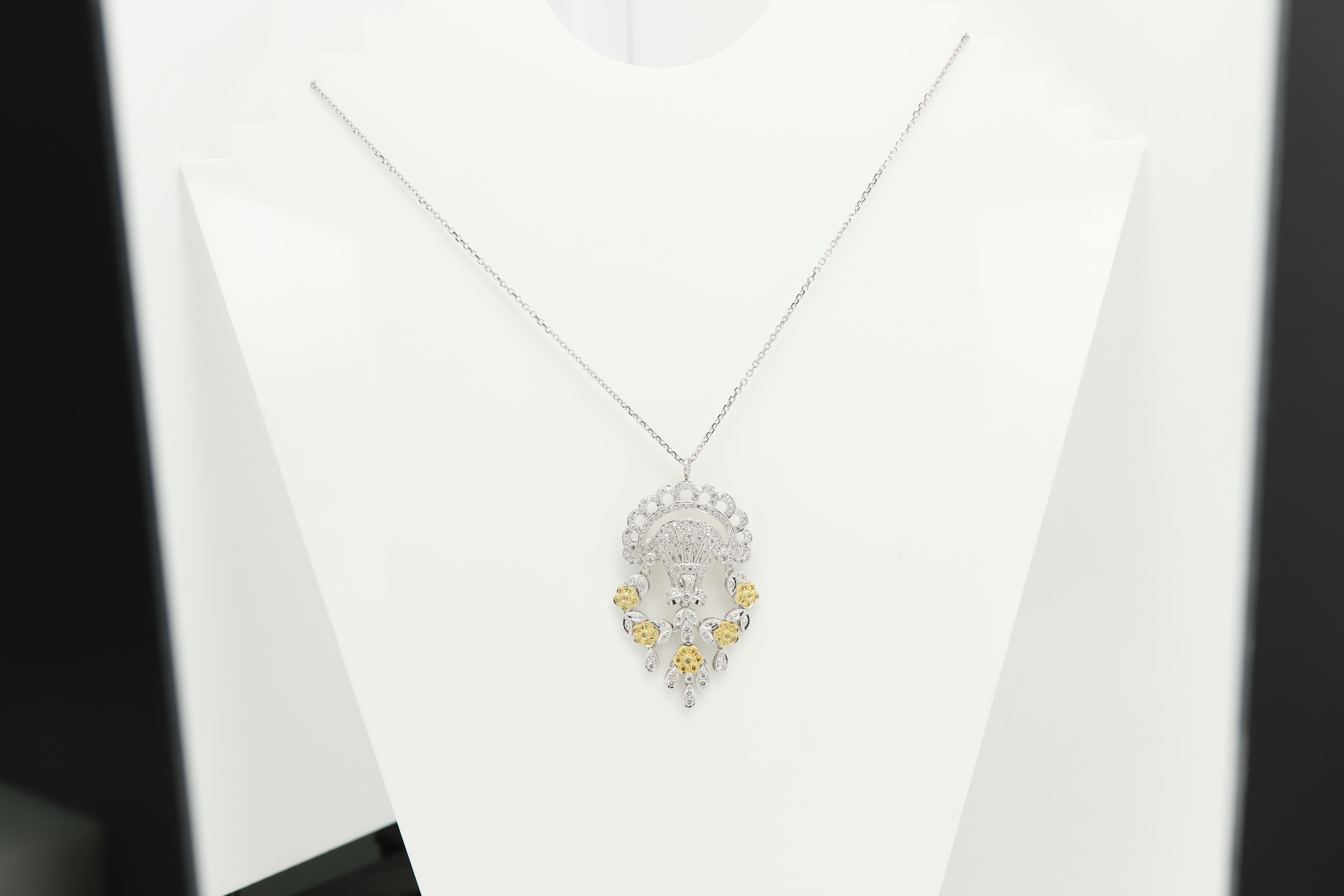 Collar Art Decó 18 Kilates Broche Colgante Grande con Diamantes Corte redondo en venta