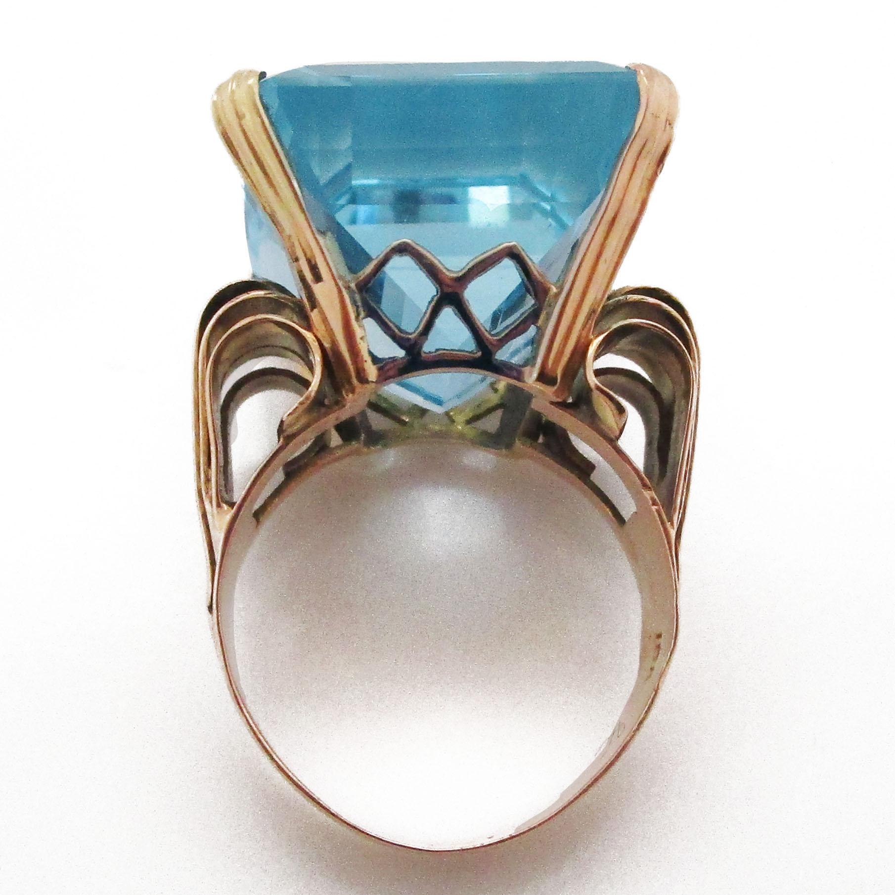 Art Deco 18 Karat Rose Gold 28+ Carat Aquamarine Ring For Sale 1