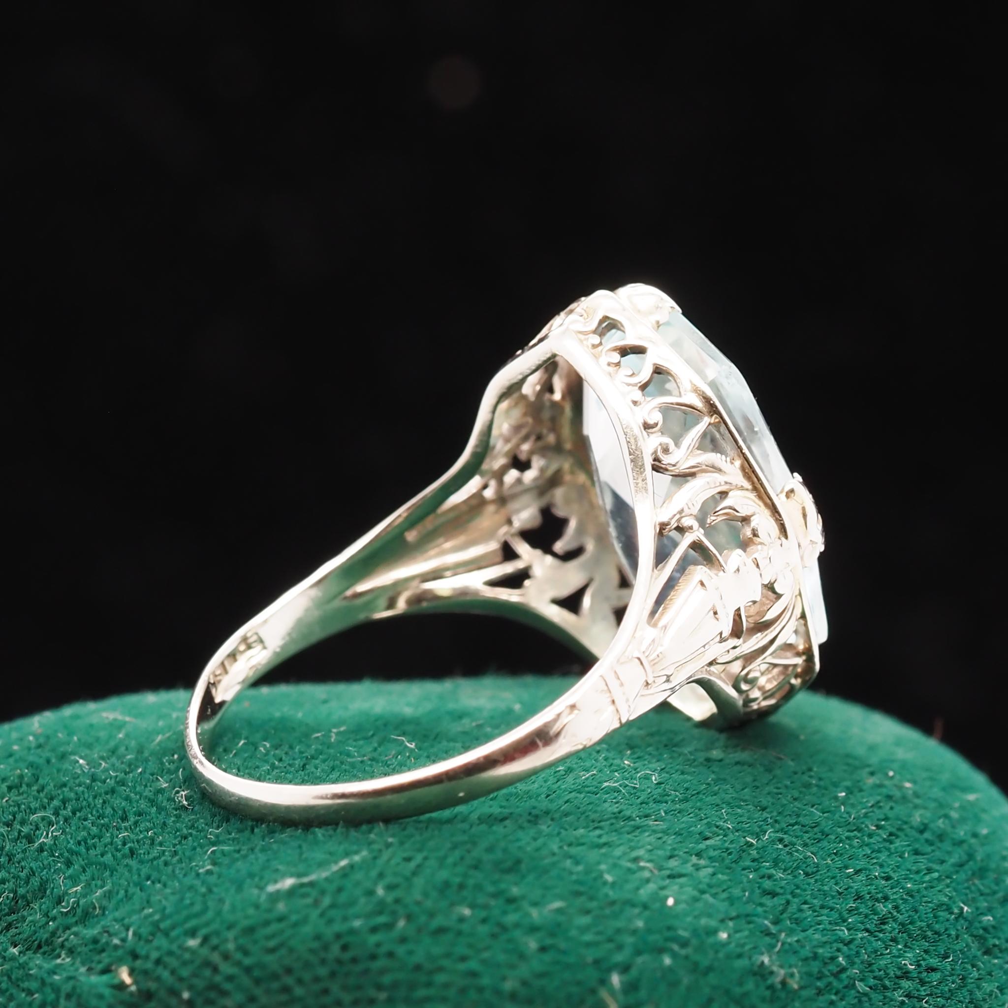 Filigraner Art-Déco-Ring aus 18 Karat Weißgold mit Aquamarin und Aquamarin im Zustand „Gut“ im Angebot in Atlanta, GA