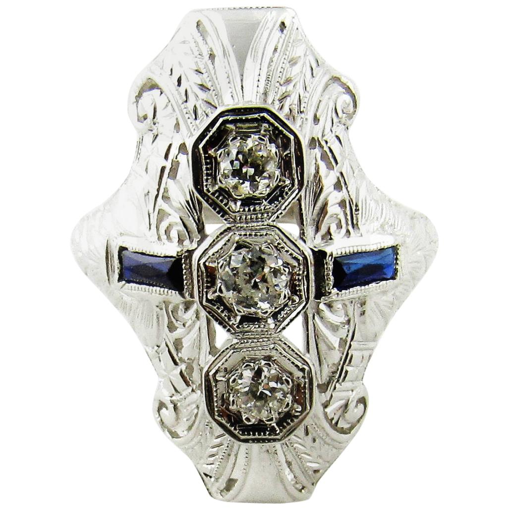Art Deco Ring aus 18 Karat Weißgold mit Diamant und Saphir