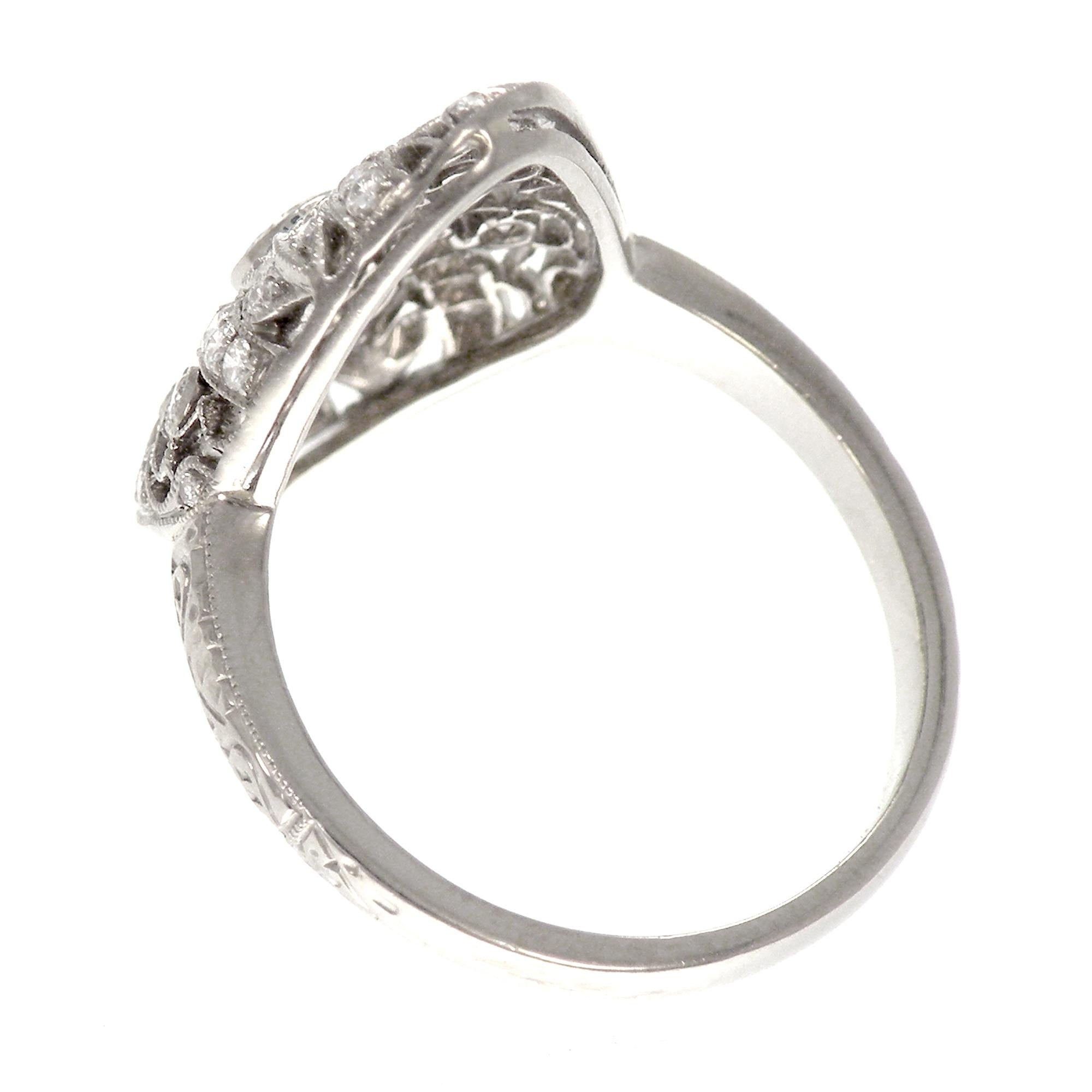 Art Deco 18 Karat White Gold Diamond Filigree Ring For Sale 1